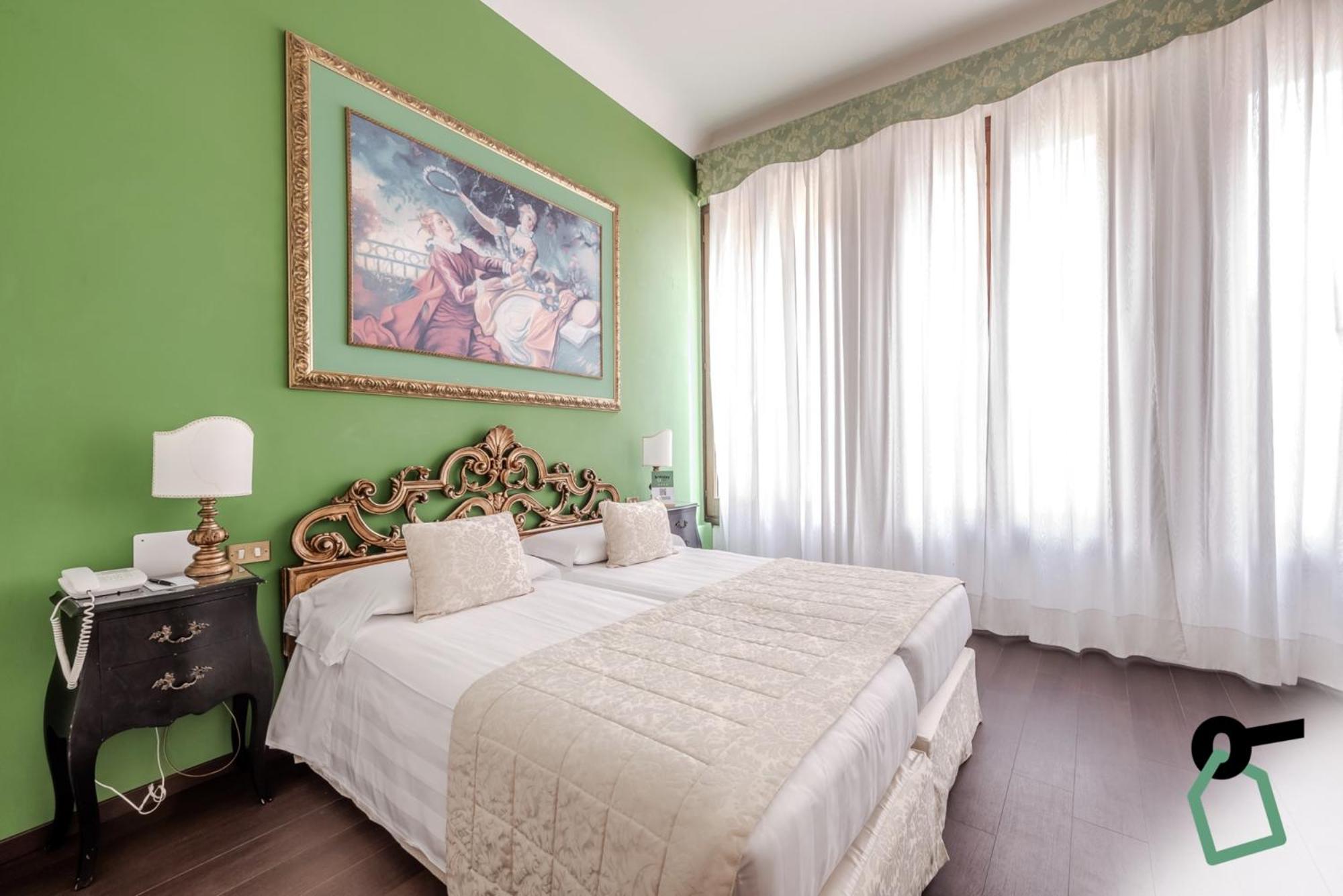 Standard Queen Room photo 3