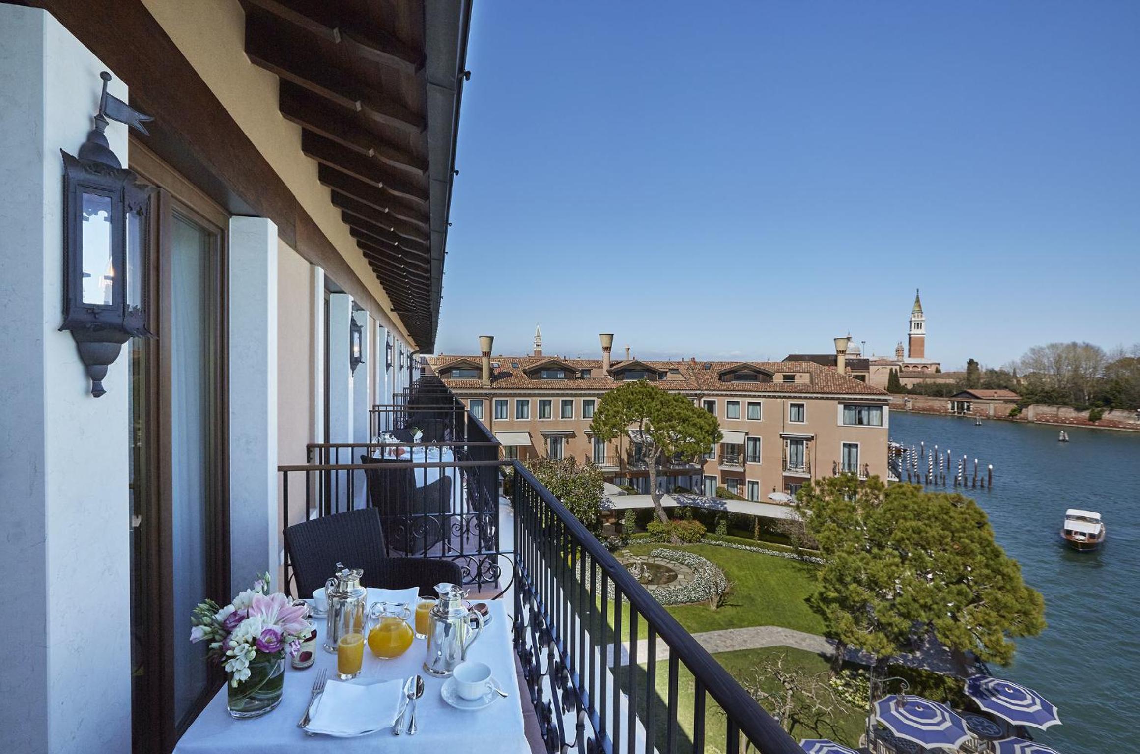 Premium Double or Twin Room with Balcony and Lagoon View thumbnail 5