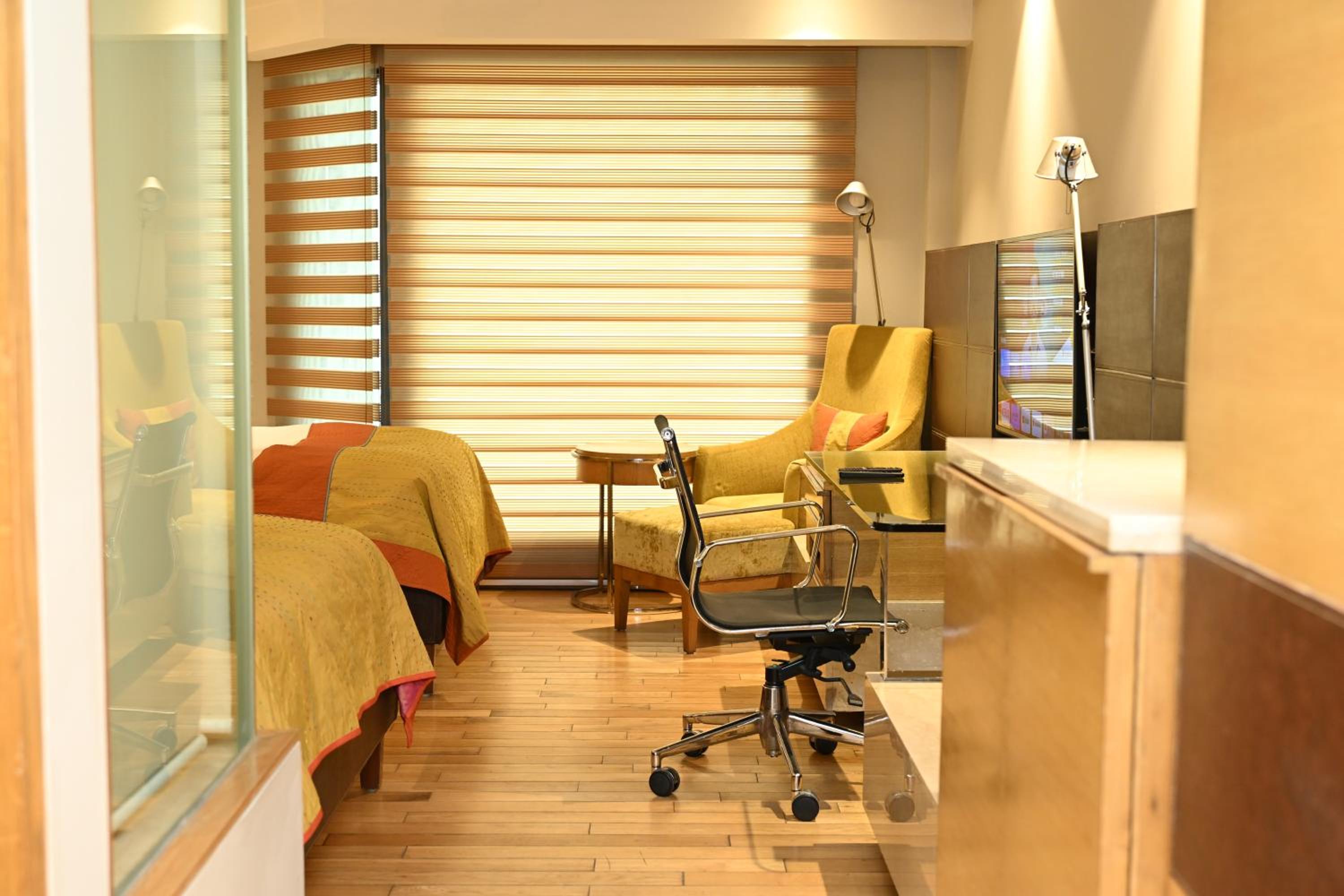 Premier Twin Room - 10% discount on Food & soft beverages, Laundry & Spa