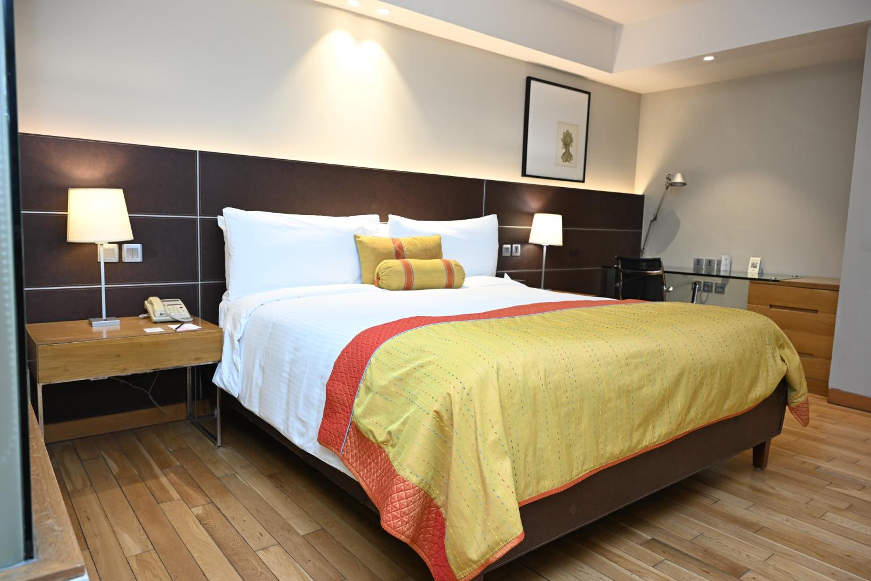 Executive Club King Room - 10% discount on Food & soft beverages, Laundry & Spa
