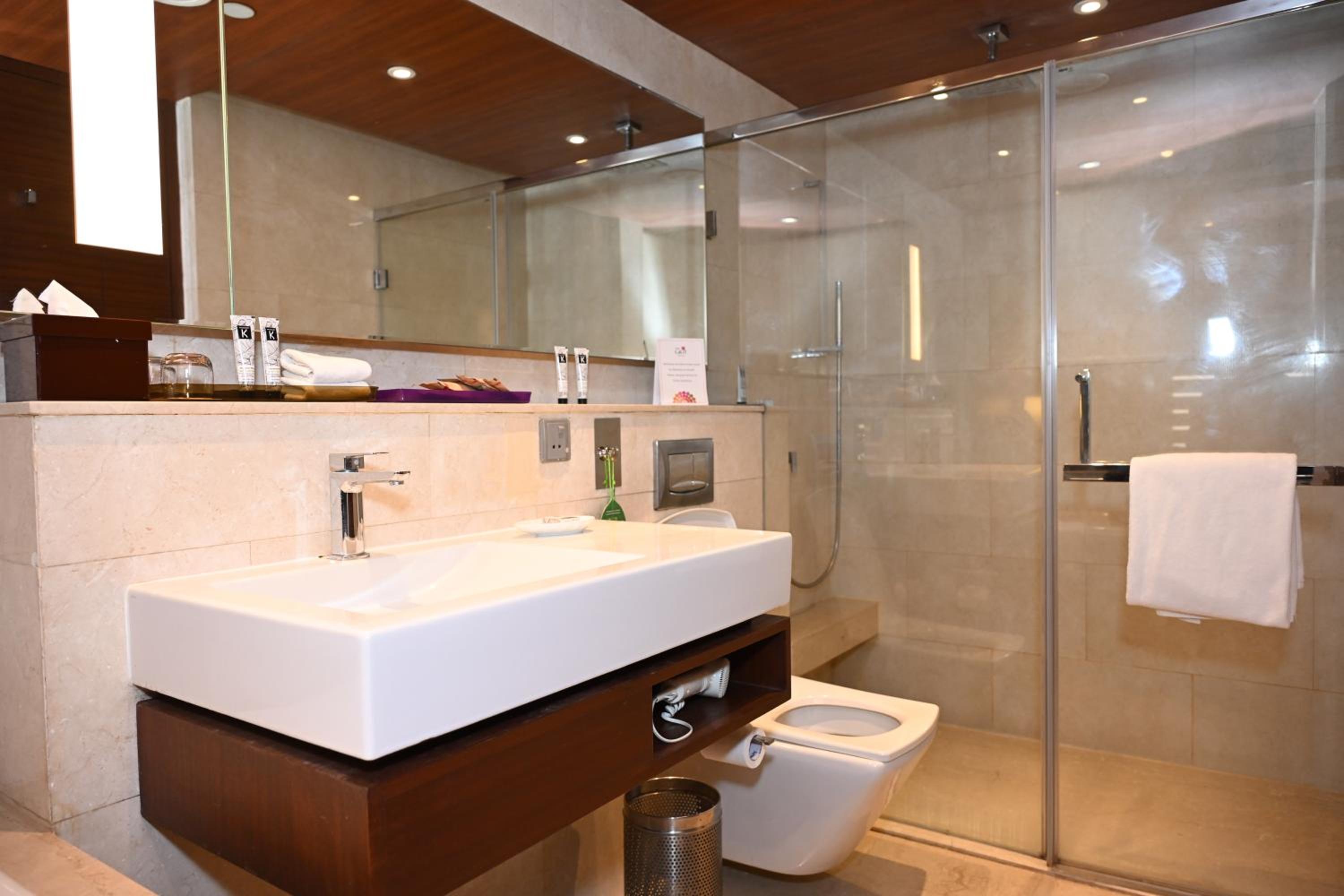 Corner Suite - 10% discount on Food & soft beverages, Laundry & Spa