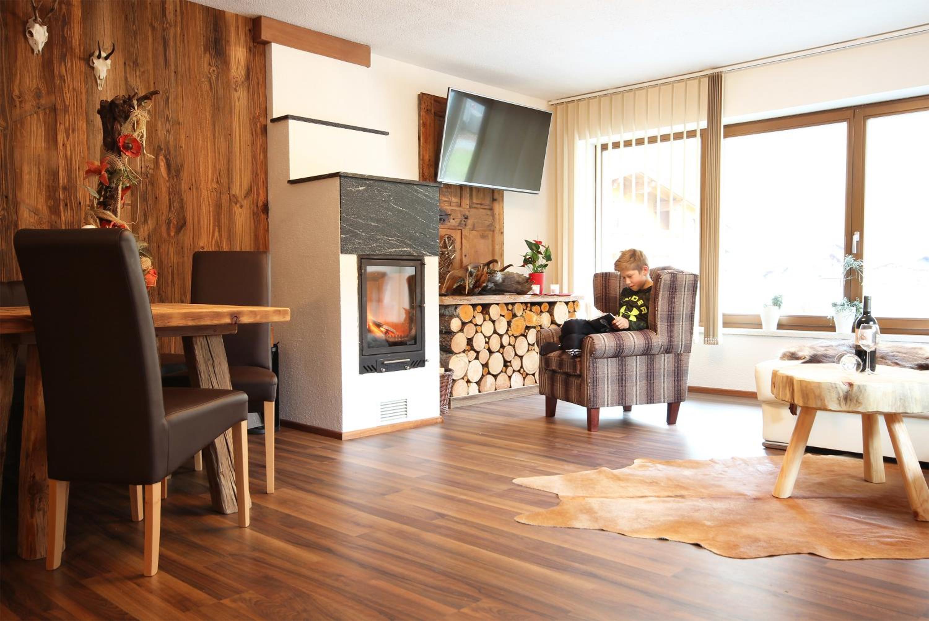 Deluxe Apartment with private Terrace and Mountain View