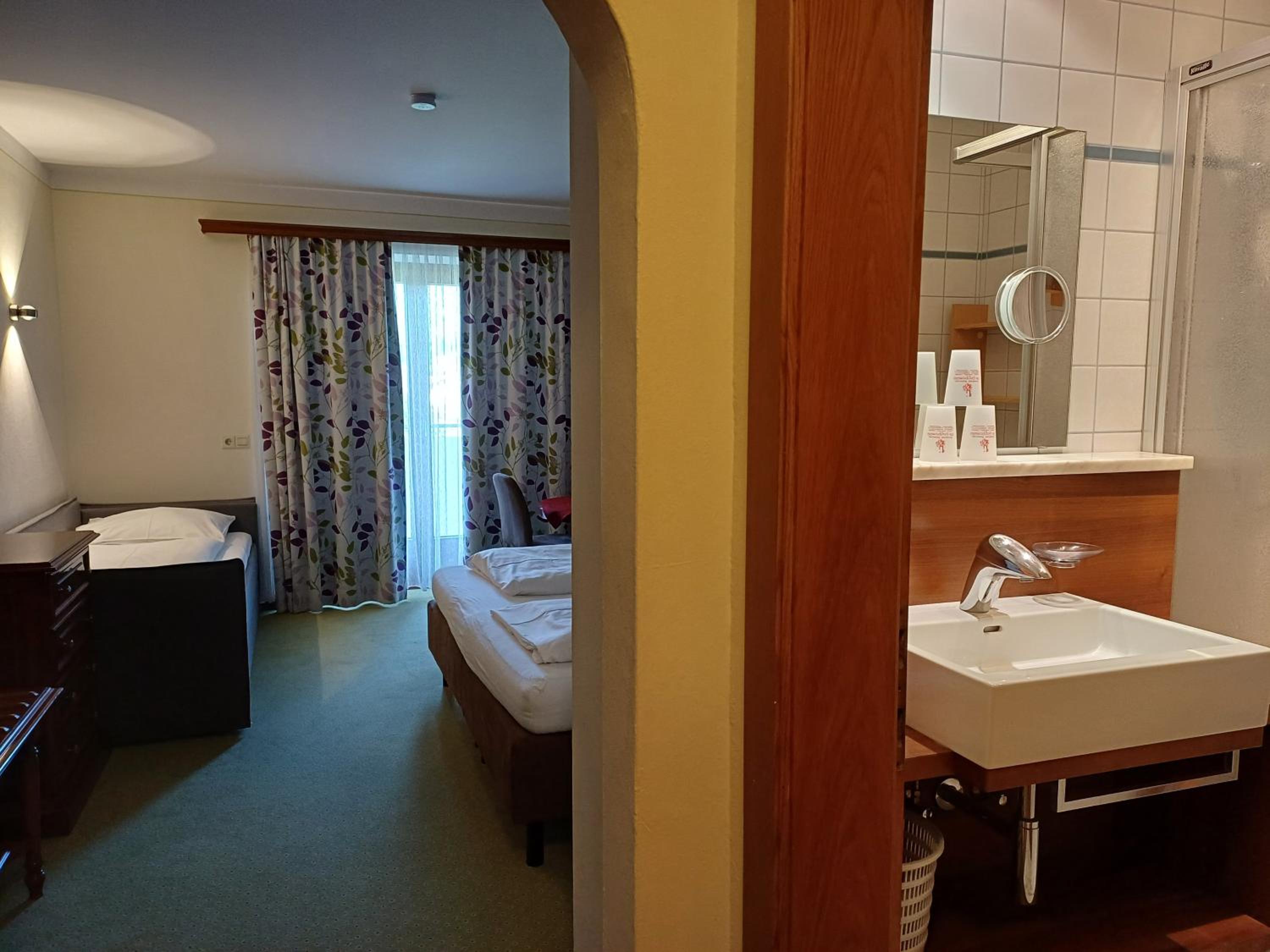Family Room (2 Adults + 1 Child)
