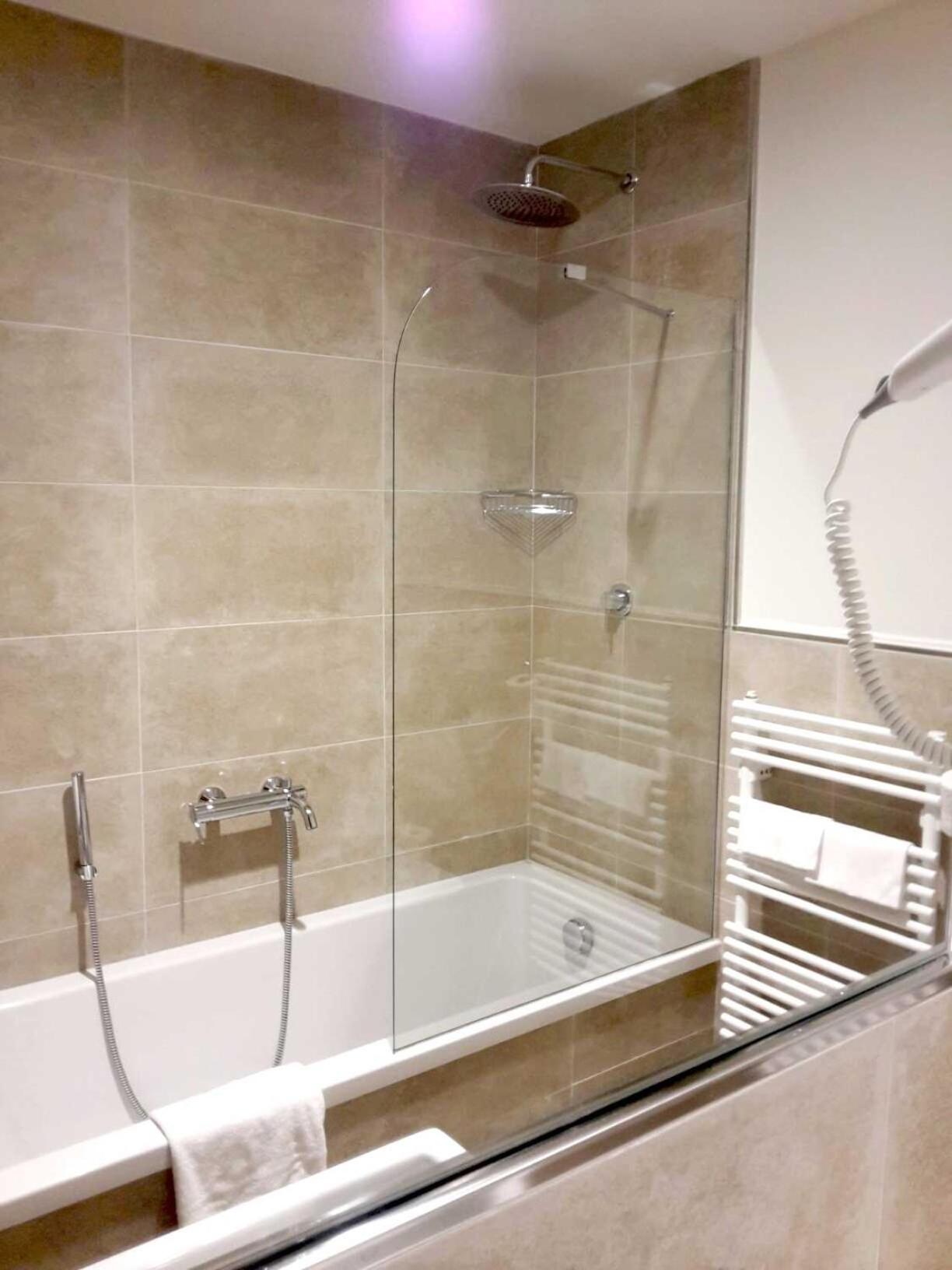 Standard Triple Room - Photo 8
