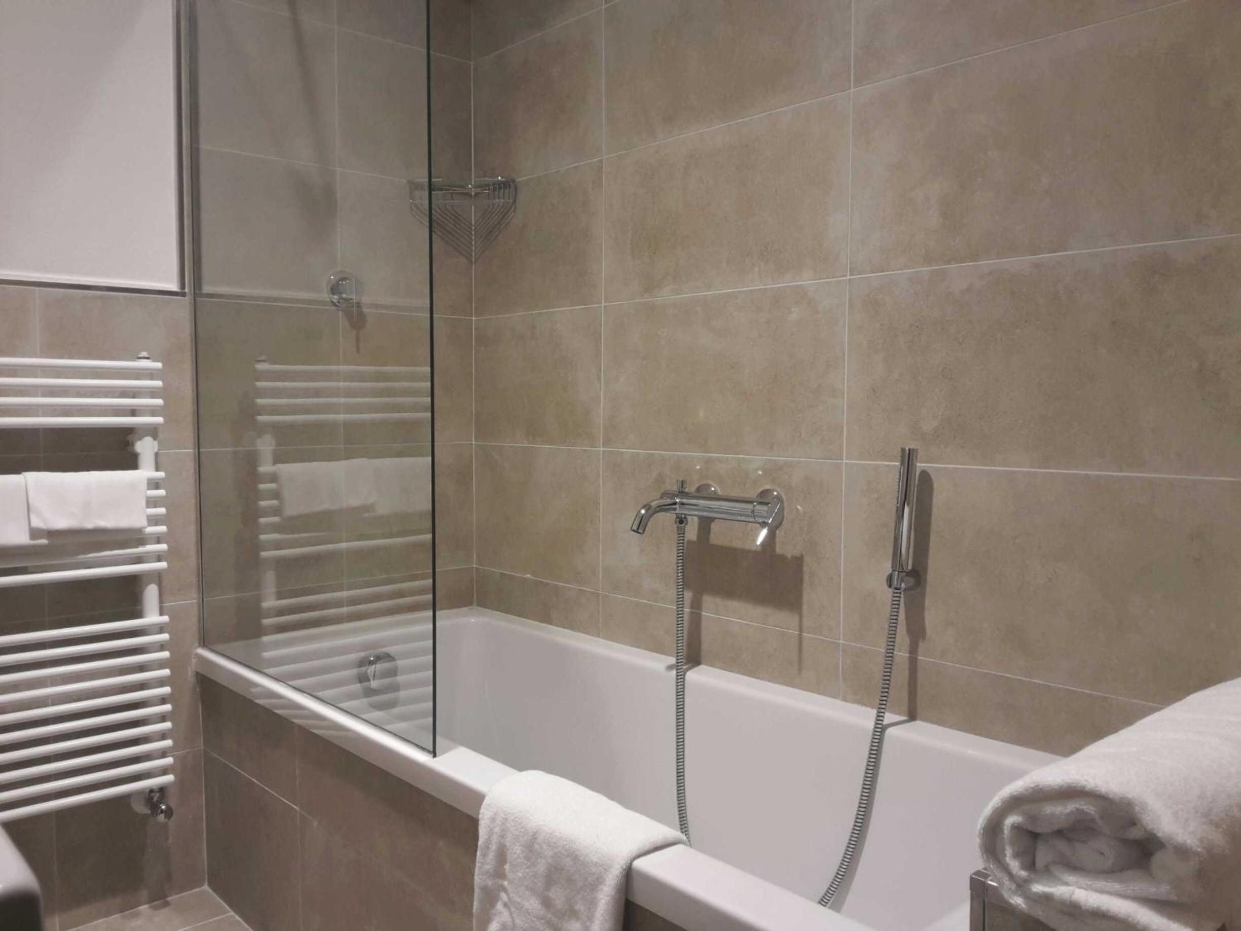 Standard Double Room - Photo 9