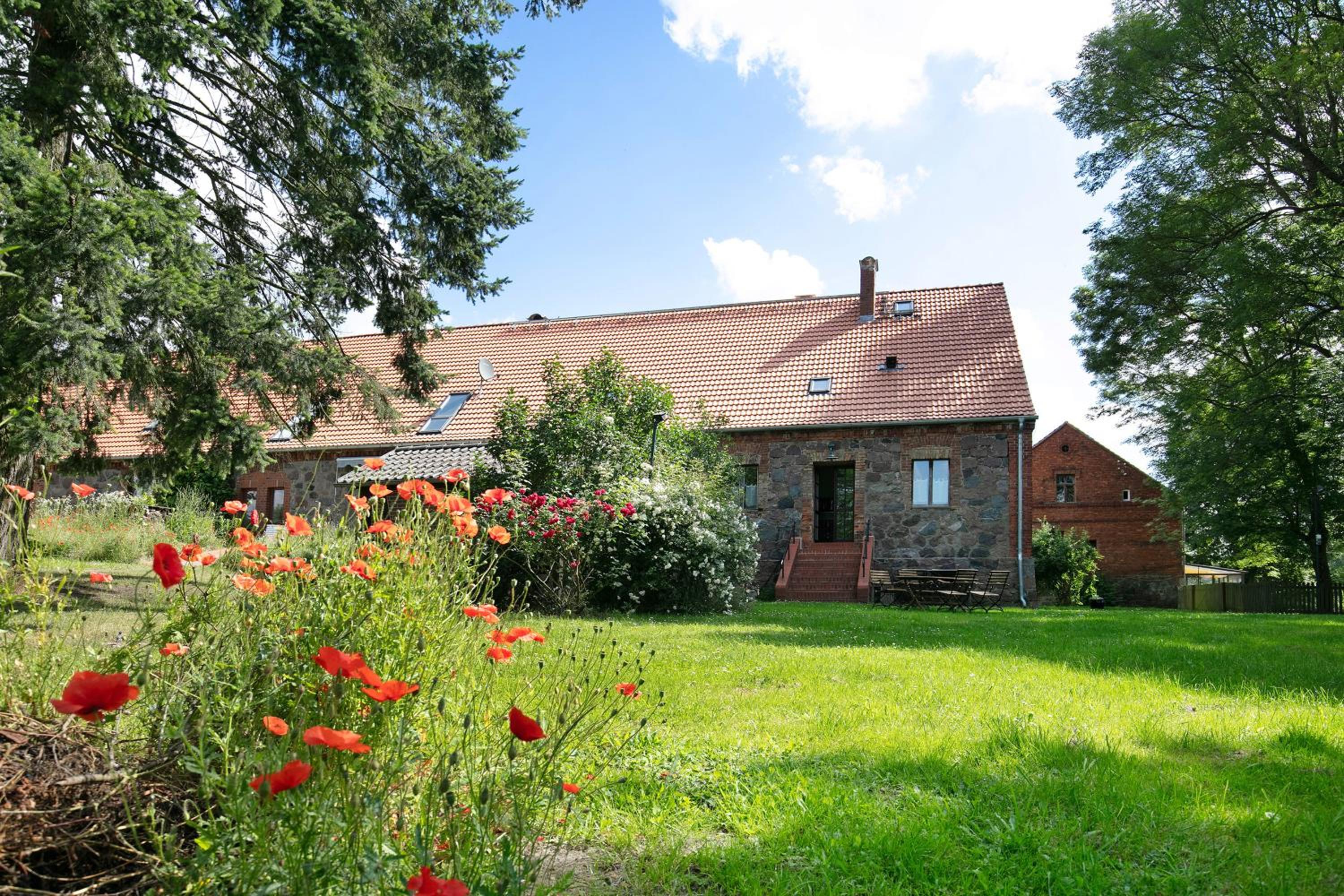 Two-Bedroom Deluxe Apartment with Garden View photo 3