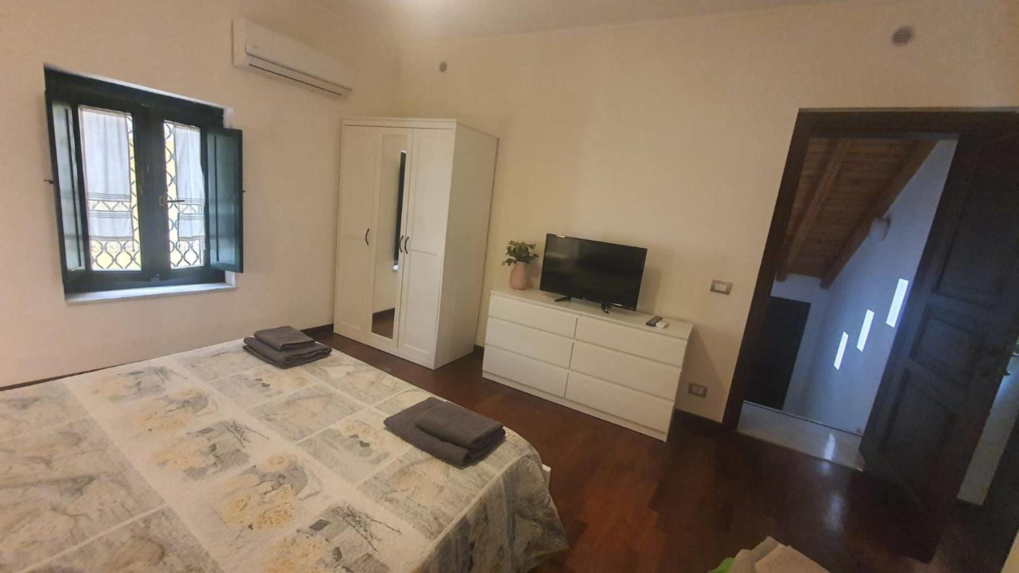 One-Bedroom House - Photo 16