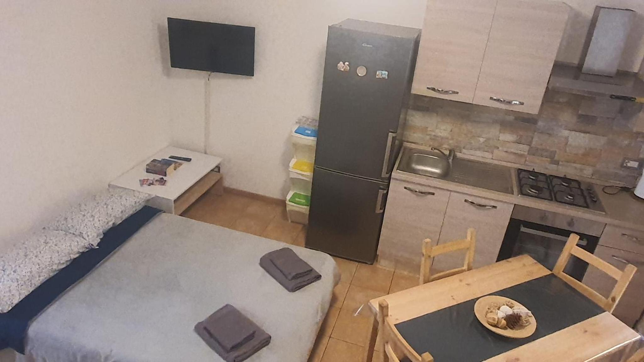 One-Bedroom House - Photo 7