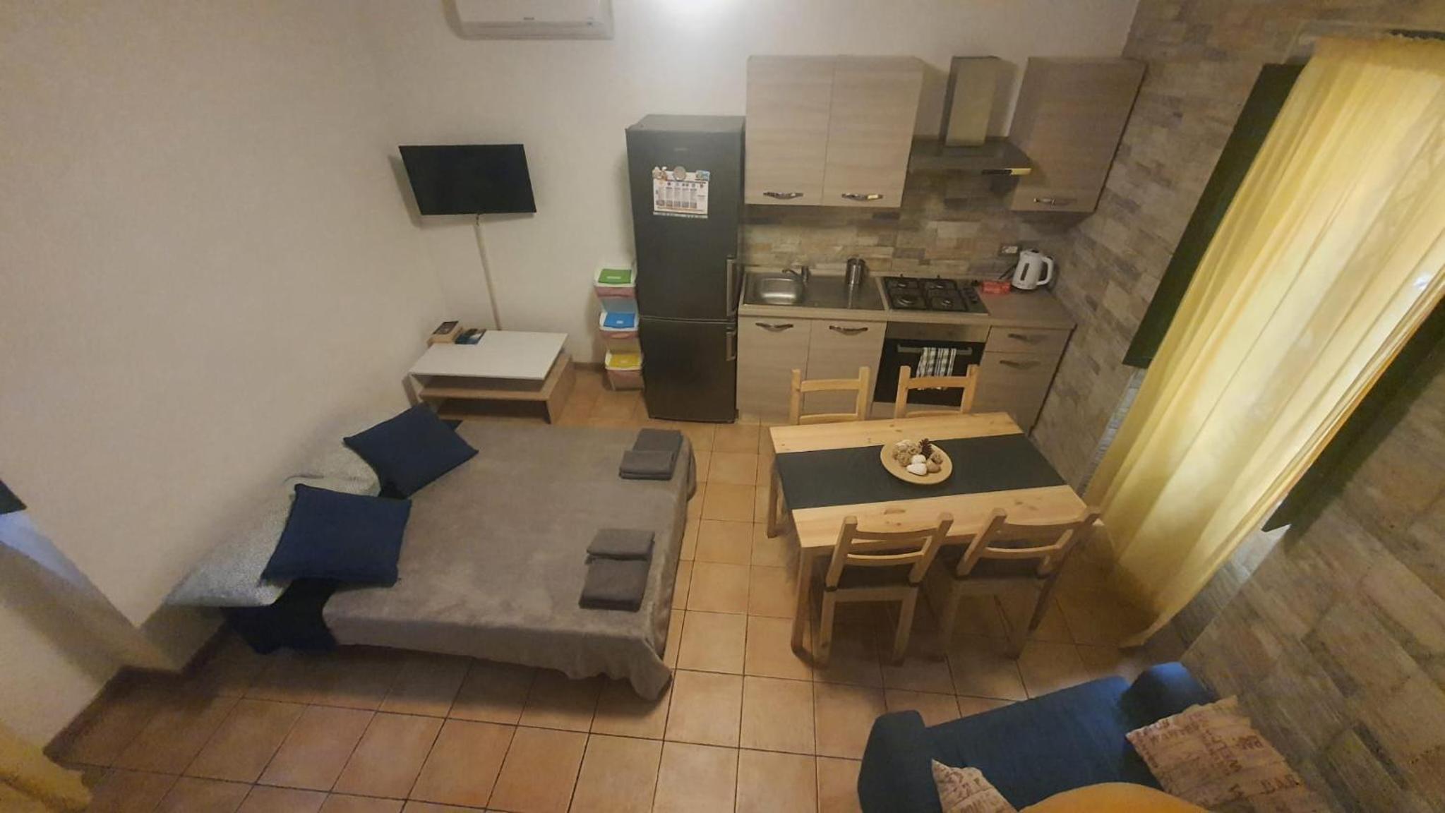One-Bedroom House - Photo 9