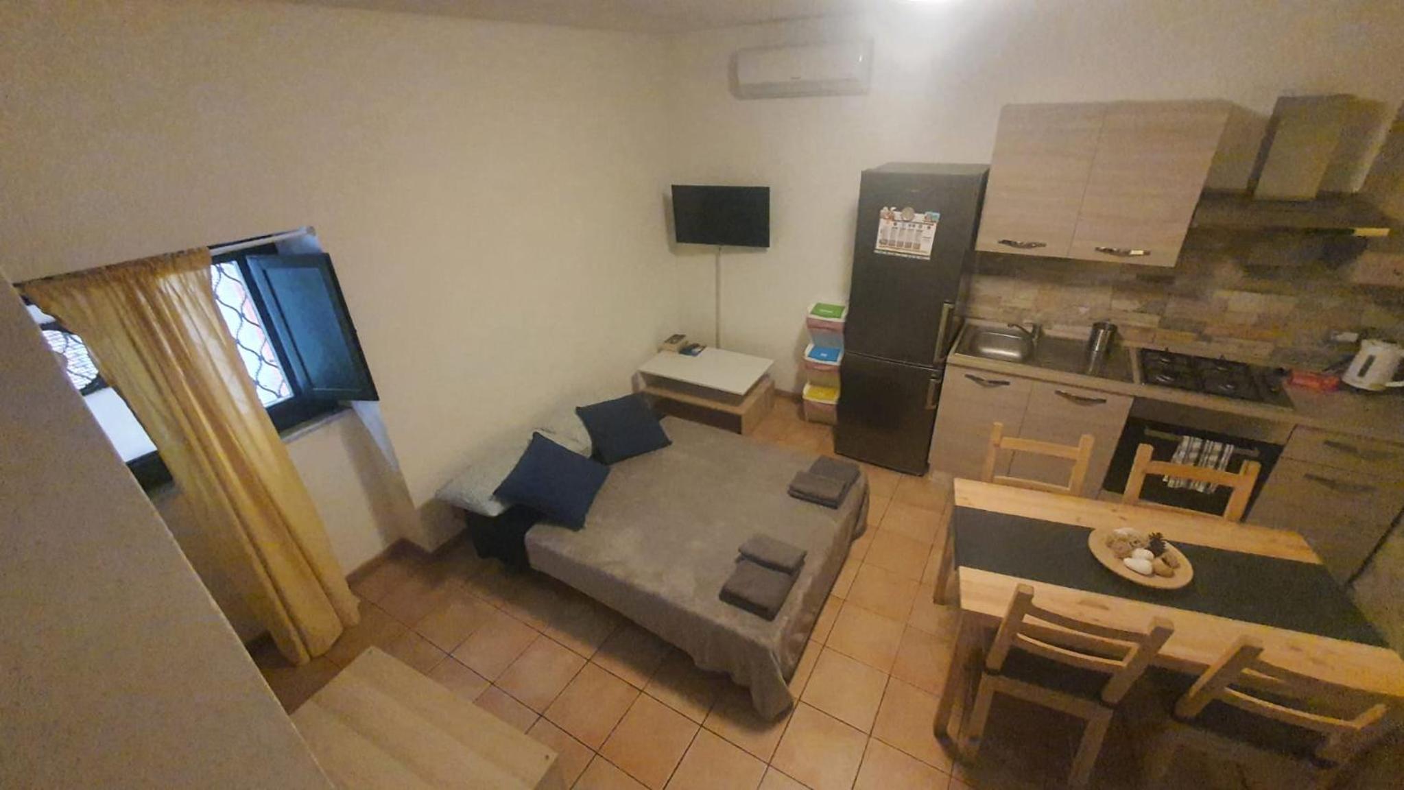 One-Bedroom House - Photo 8