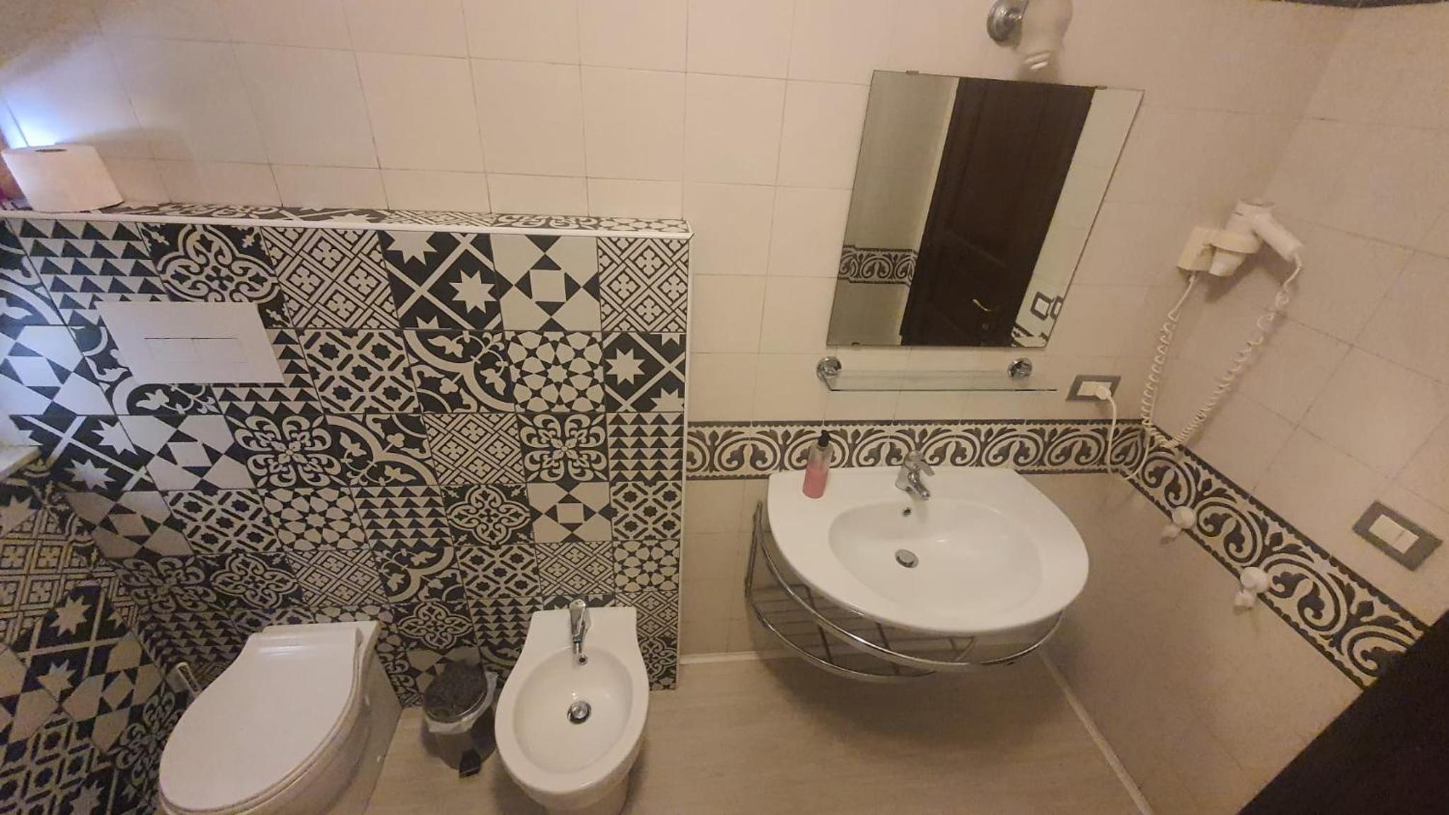 One-Bedroom House - Photo 19