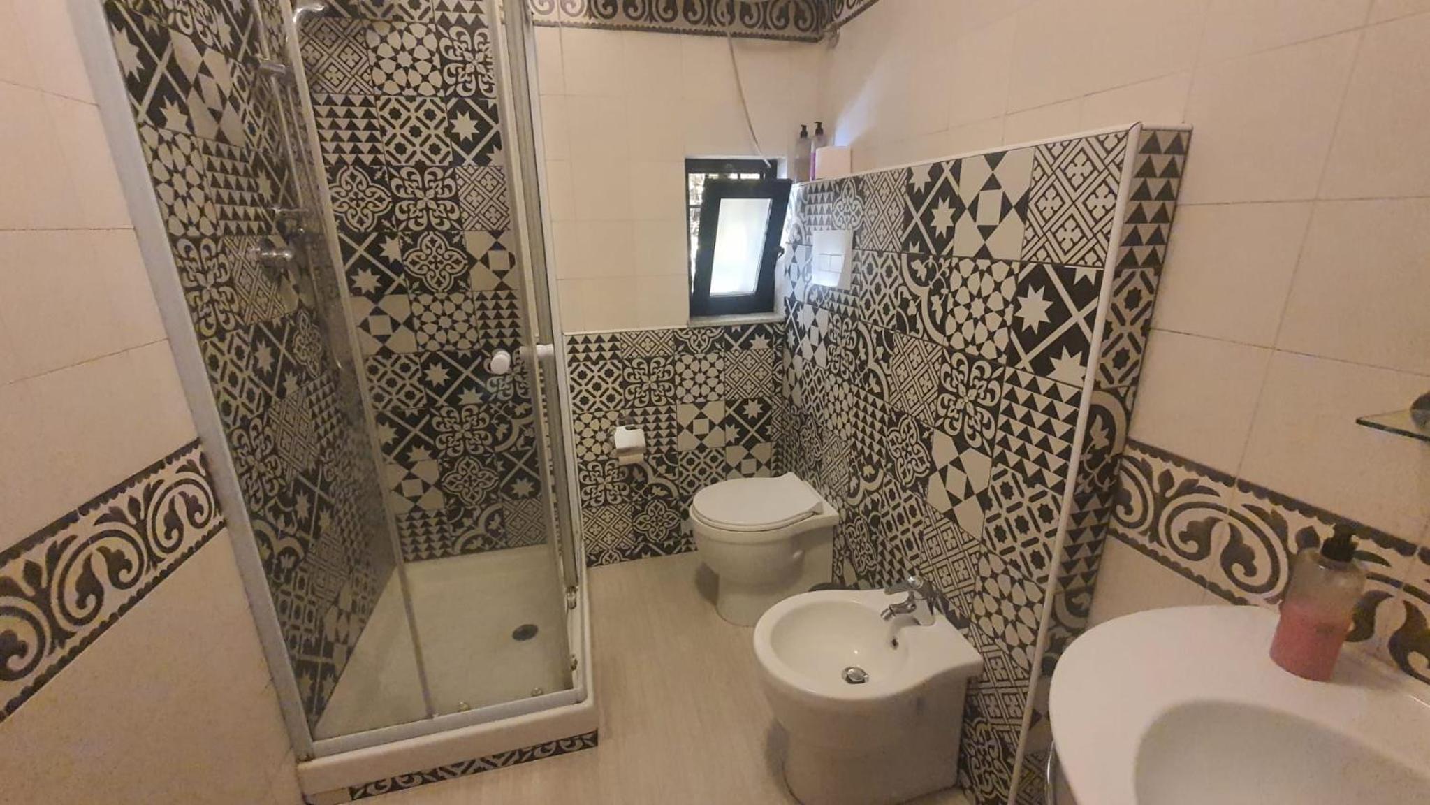 One-Bedroom House - Photo 18