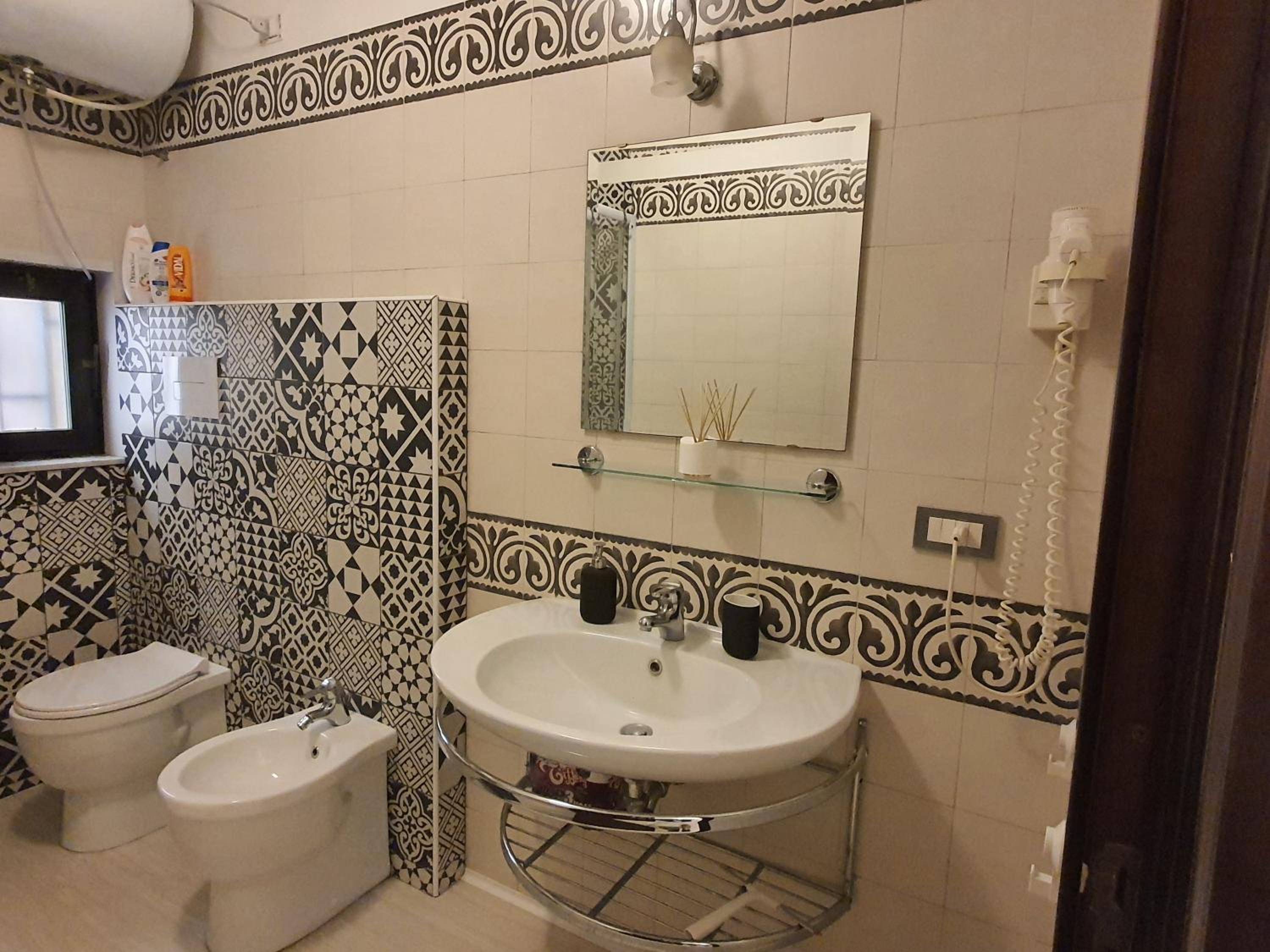 One-Bedroom House - Photo 3