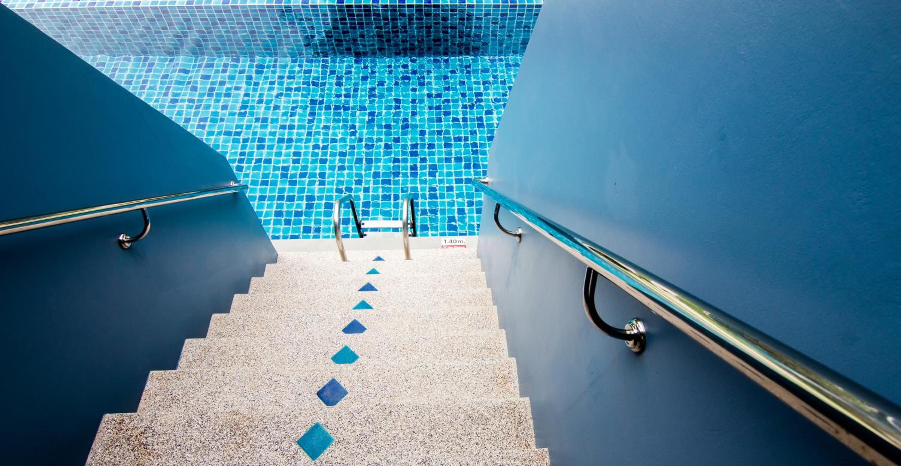 Superior Twin or Double Room with Pool View - Photo 7