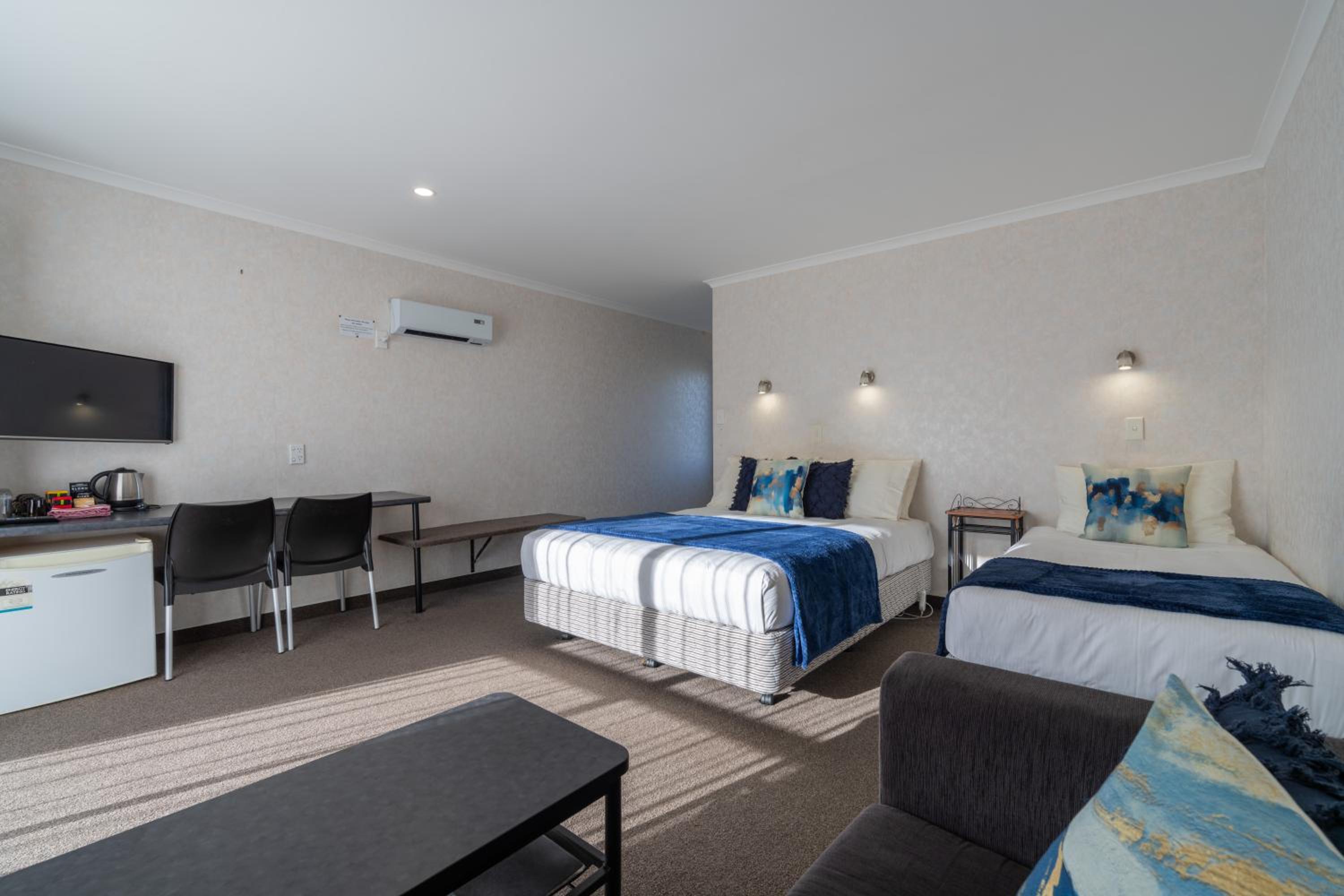 Twin Room - Photo 2