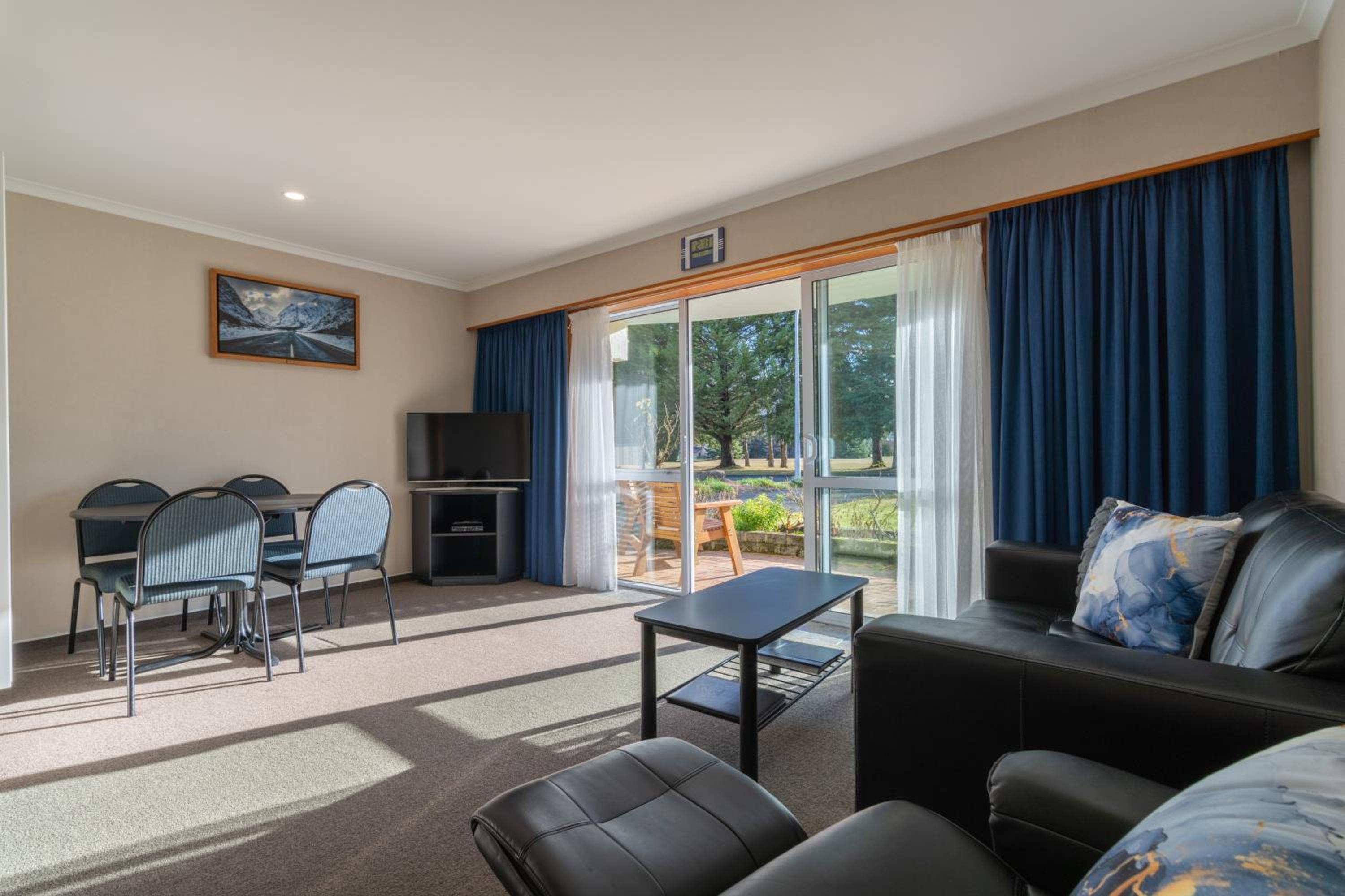 One-Bedroom Apartment - Photo 6