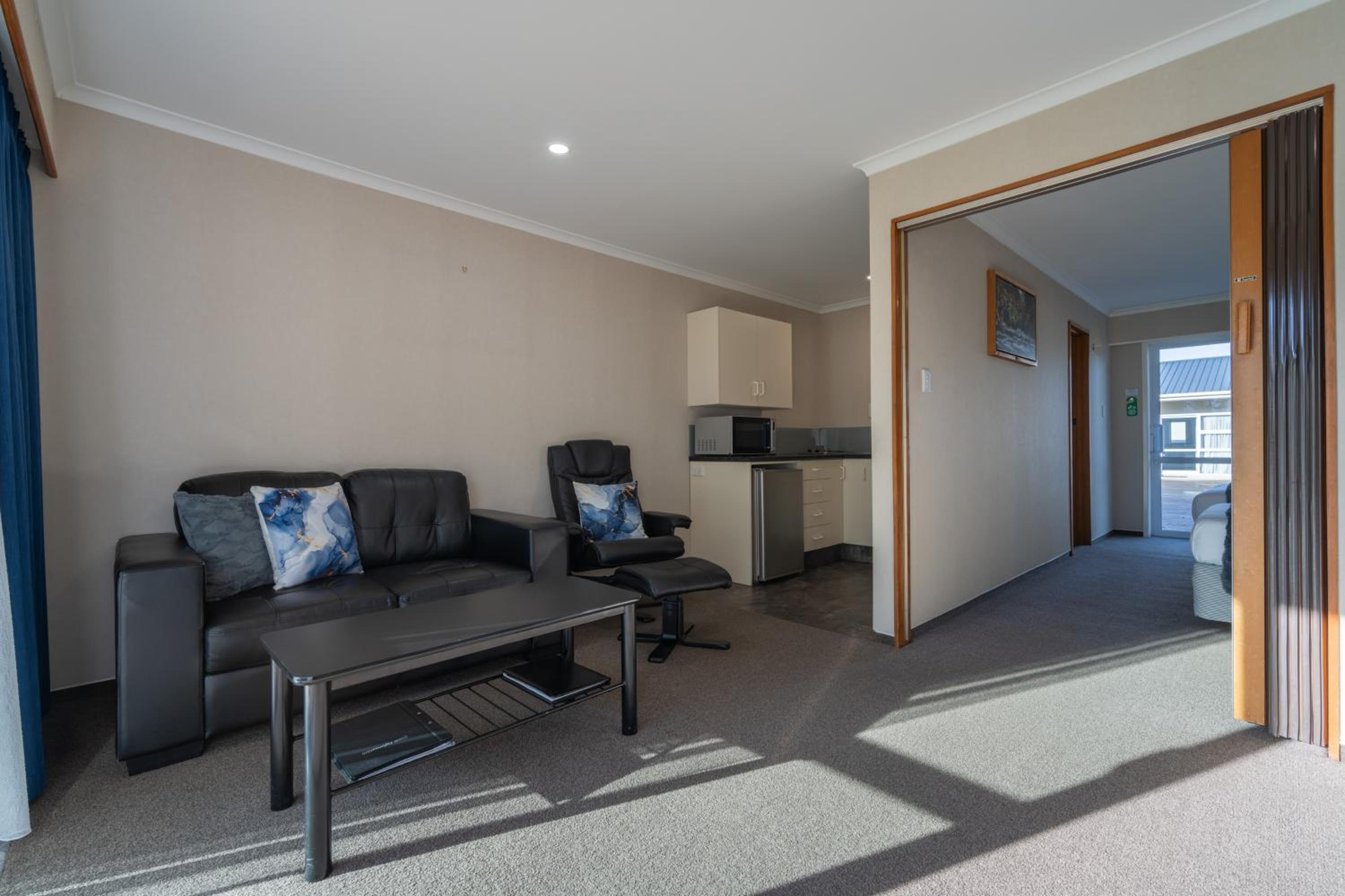 One-Bedroom Apartment - Photo 2