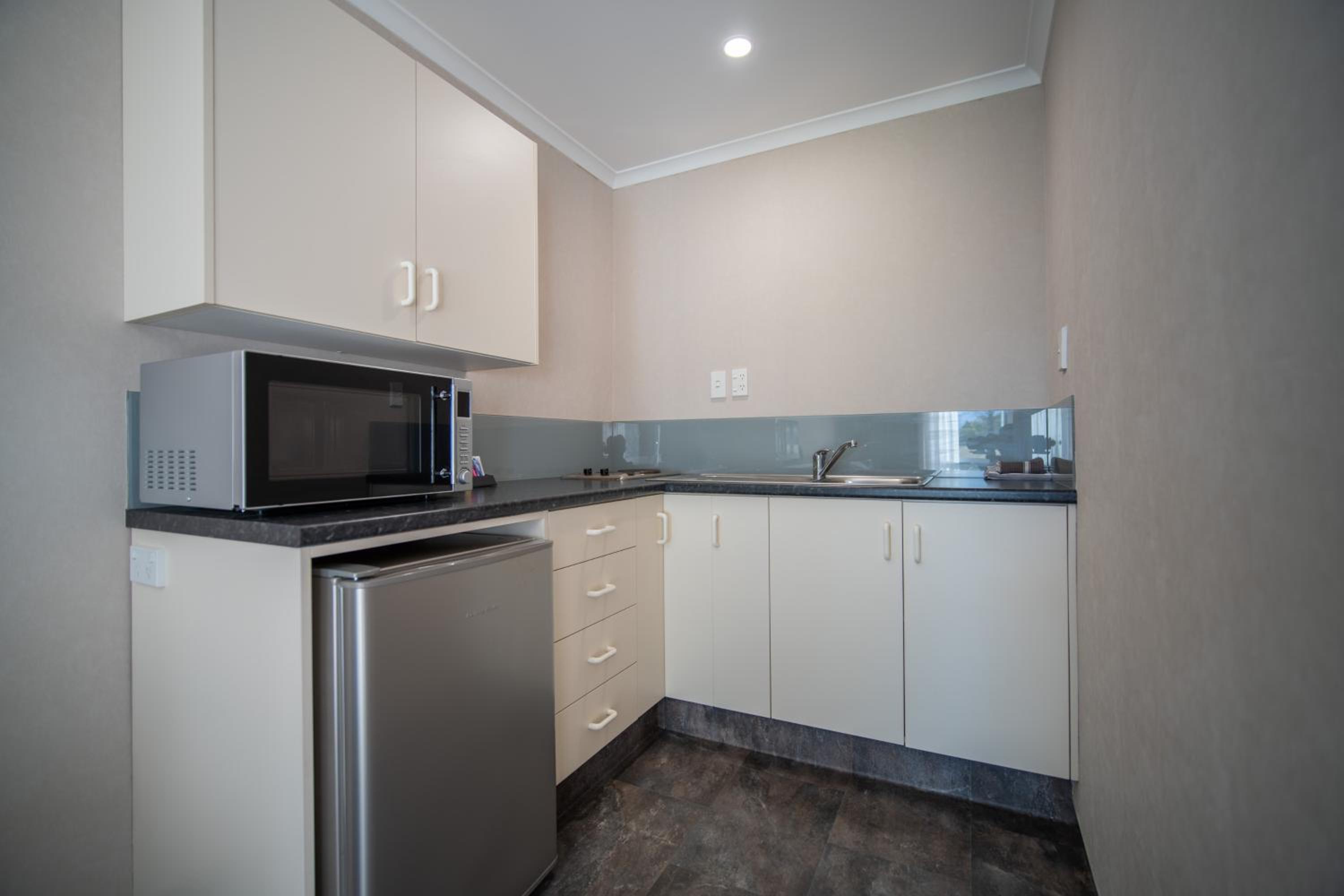 One-Bedroom Apartment - Photo 3
