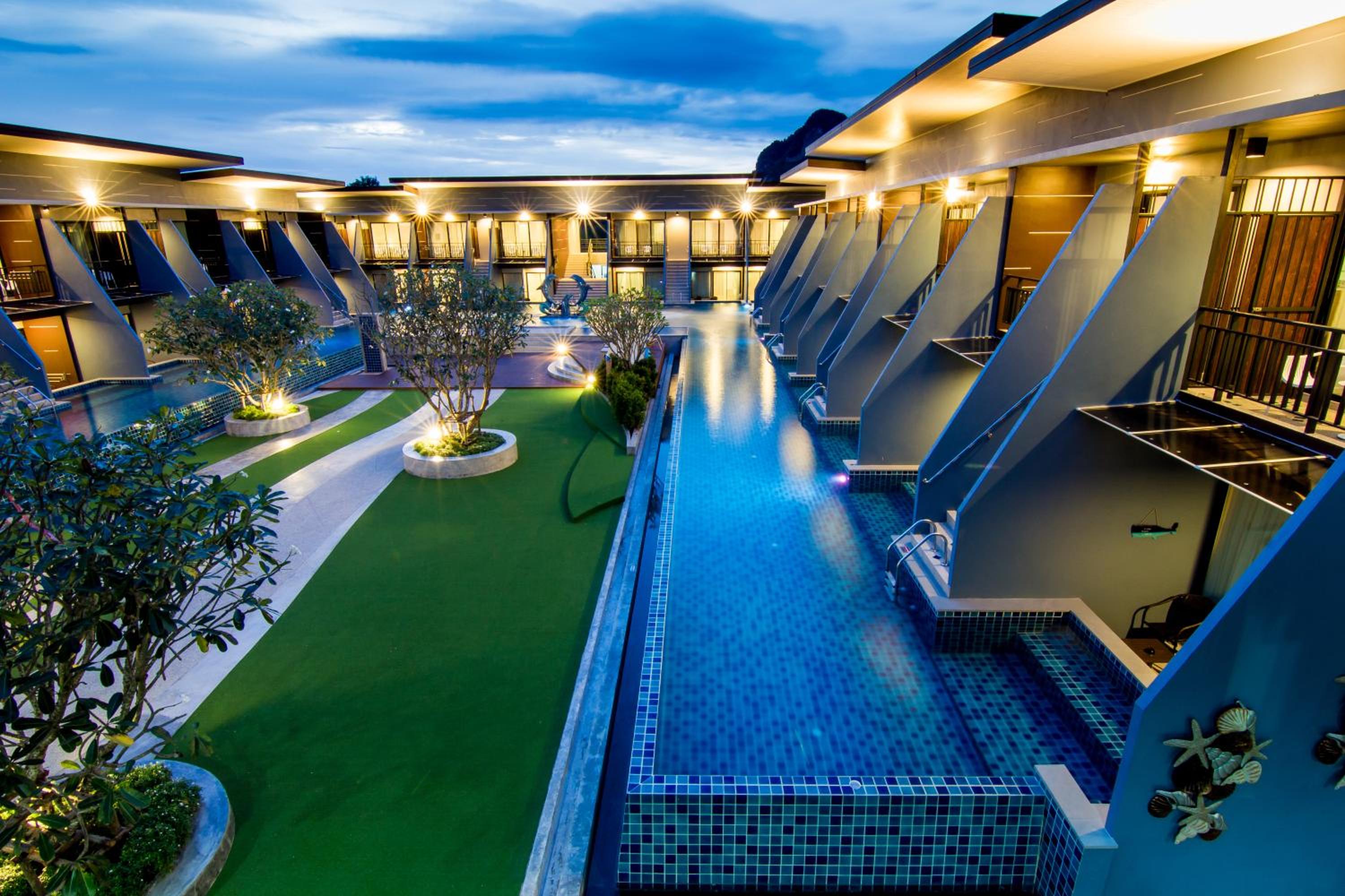 Superior Twin or Double Room with Pool View - Photo 3