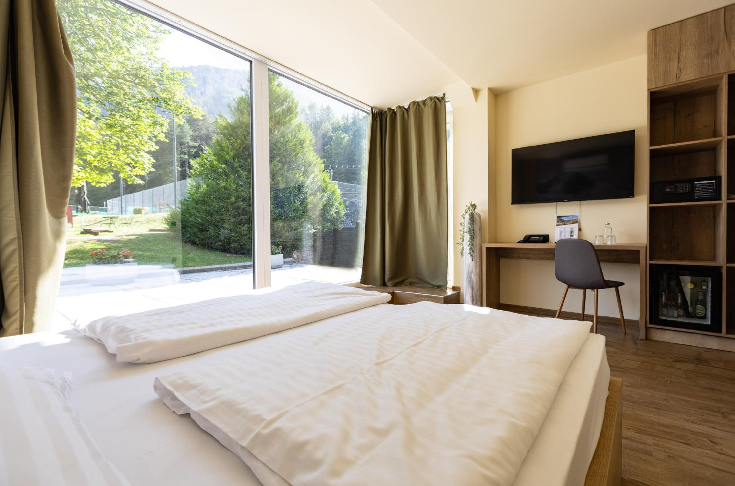 Deluxe Double or Twin Room with Mountain View