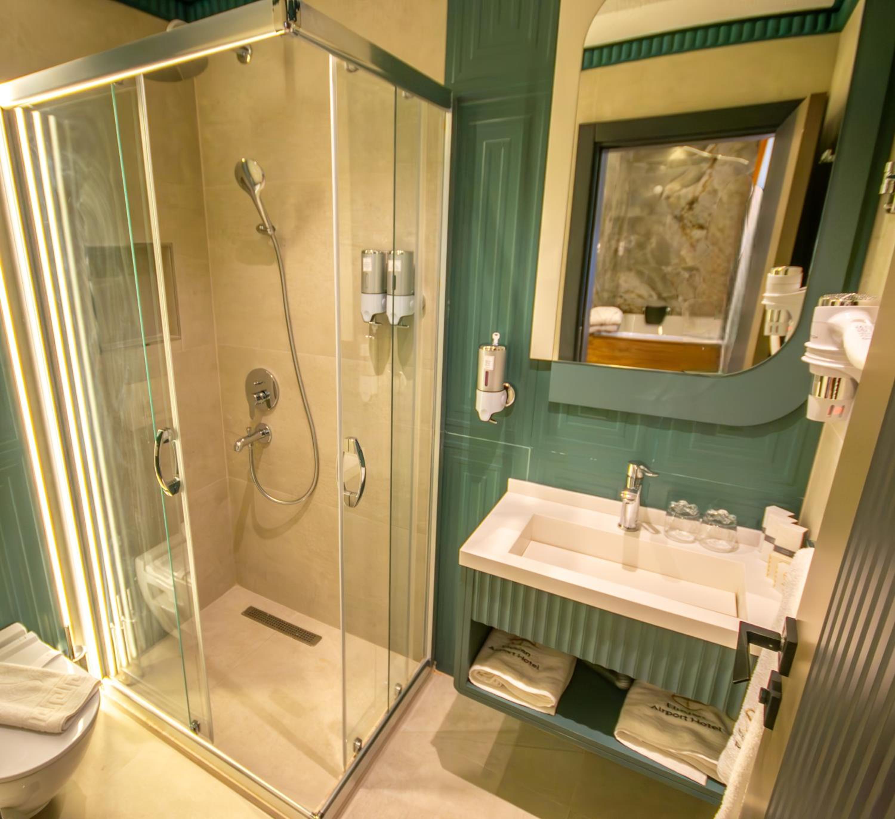 Deluxe King Room photo 2