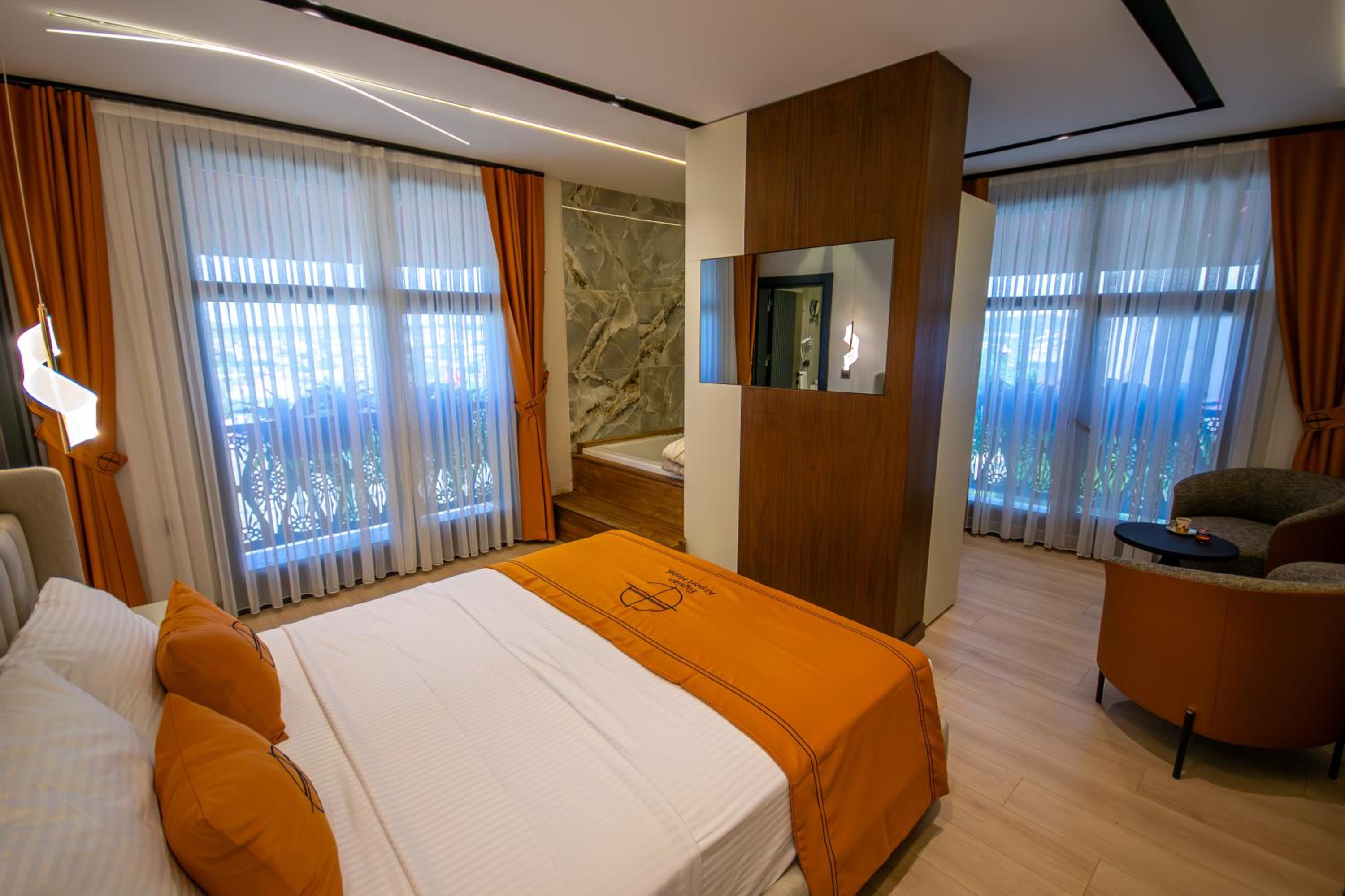 Deluxe King Room photo 2