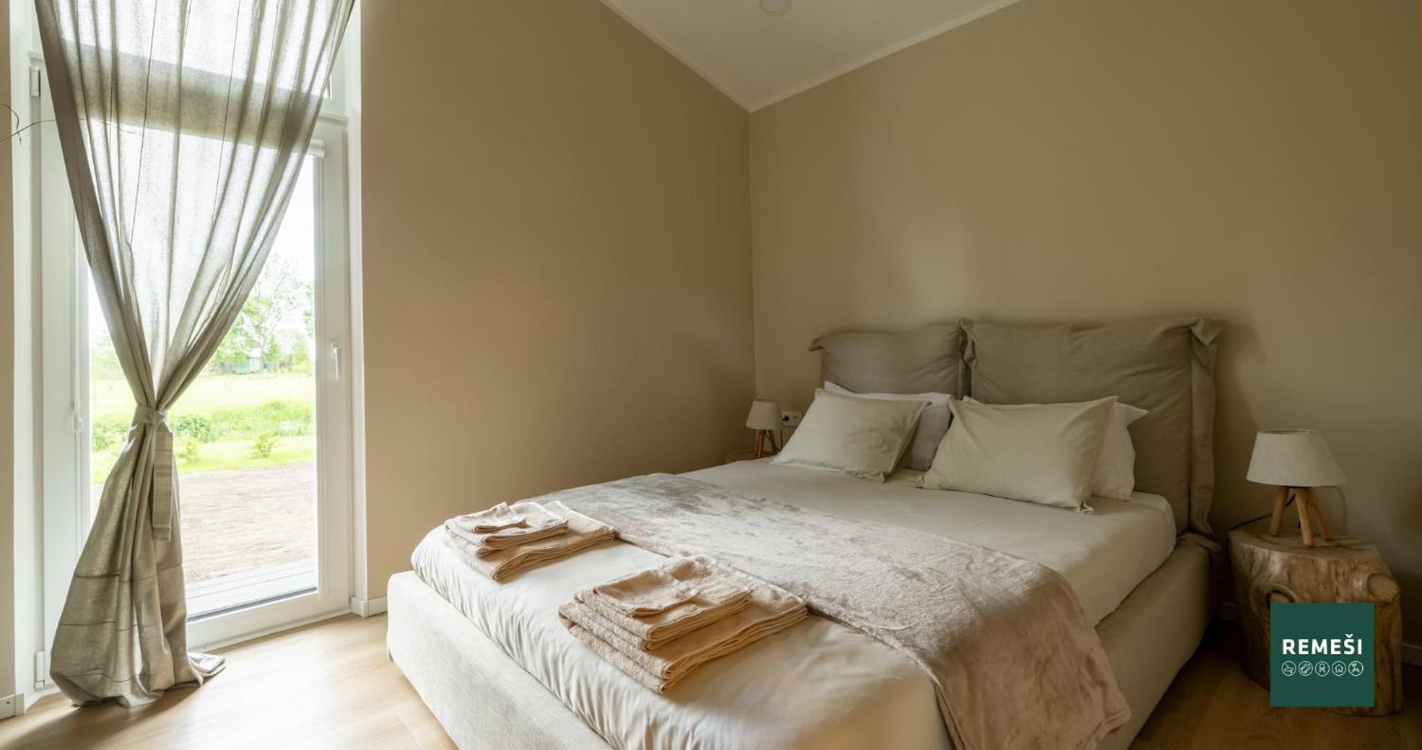 One-Bedroom House photo 1