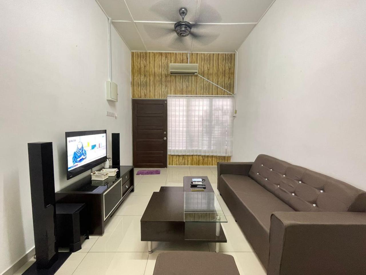 Three-Bedroom House photo 1