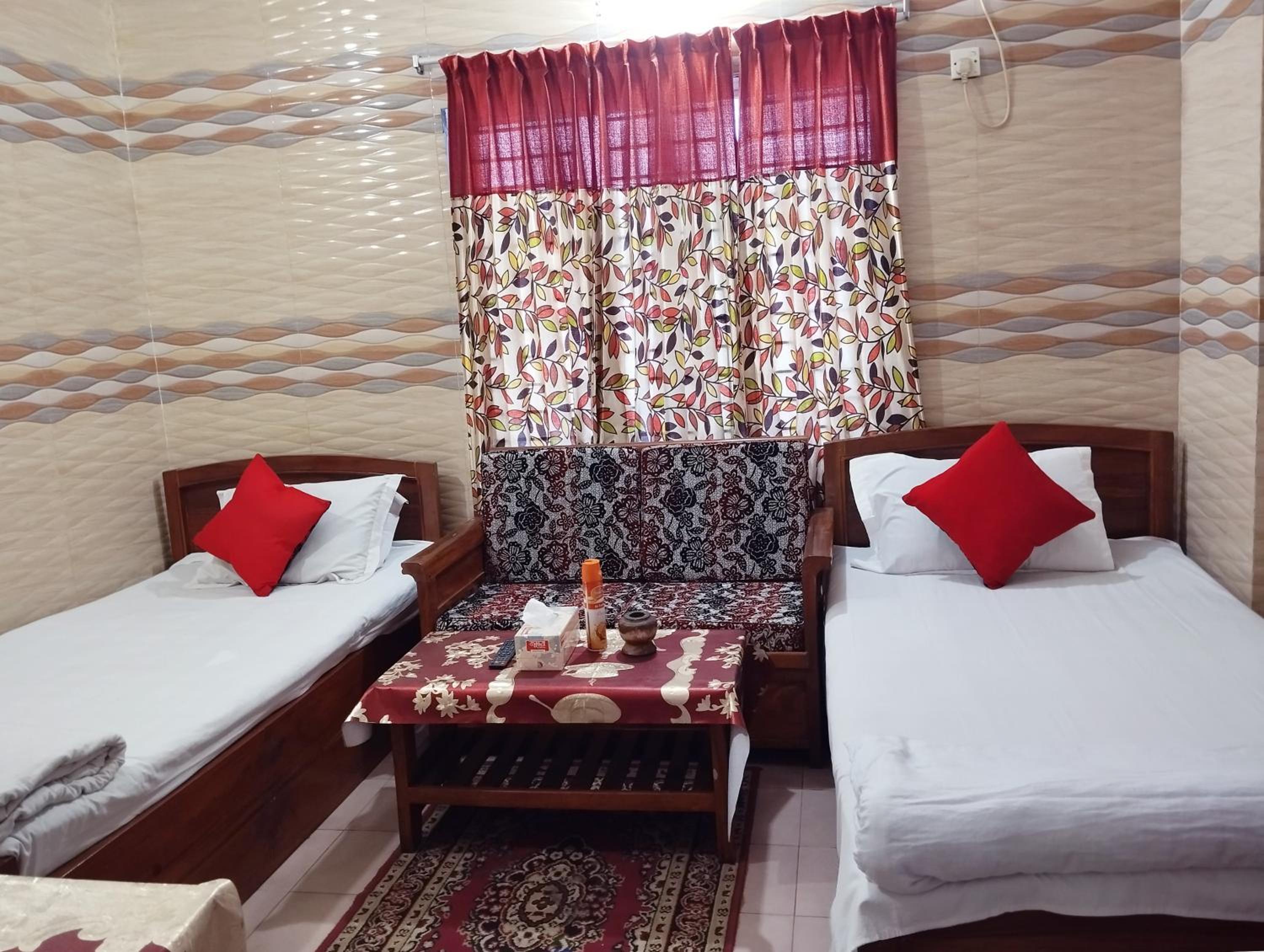 Deluxe Family Room photo 1
