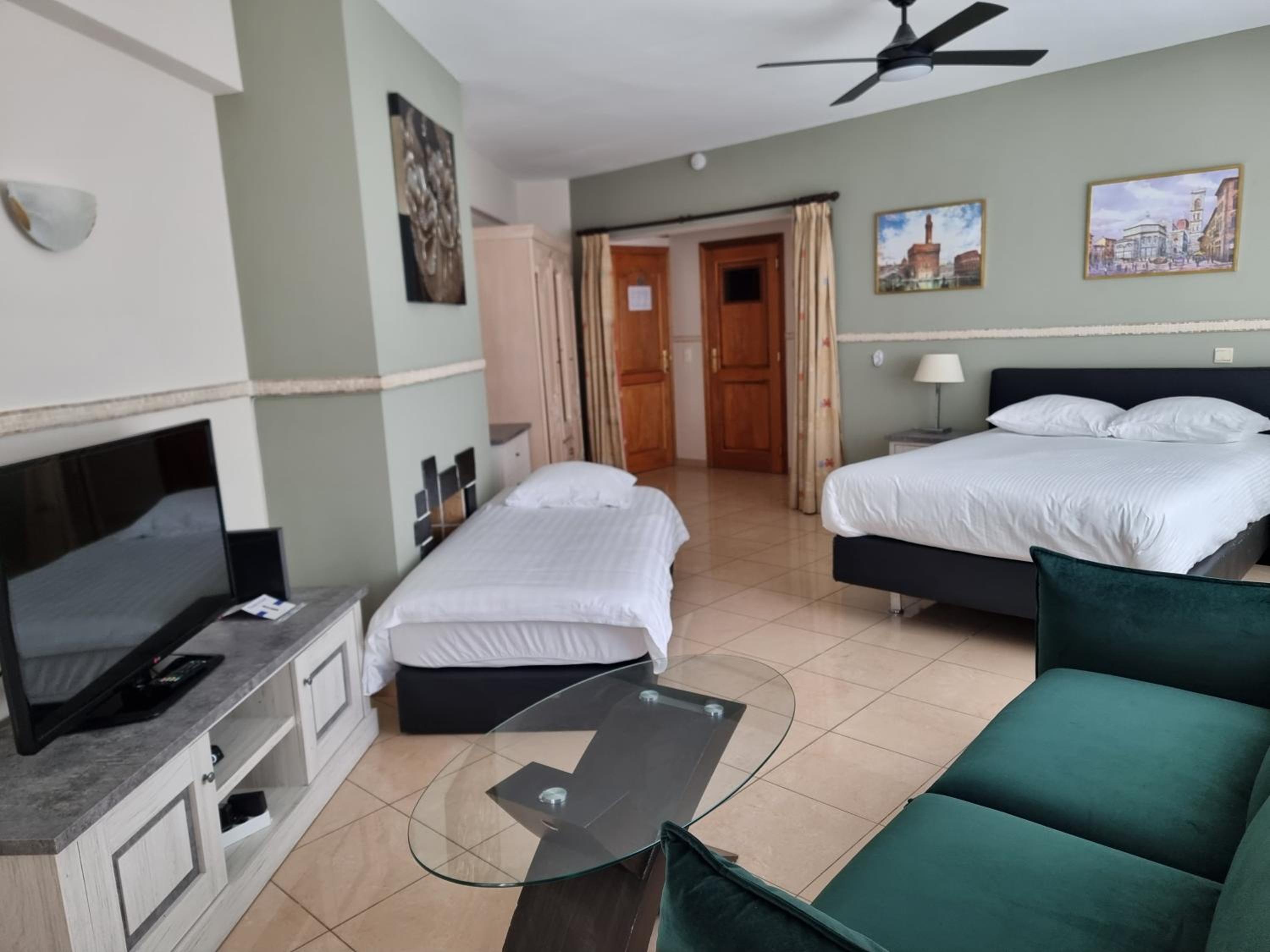 Studio Apartment photo 3