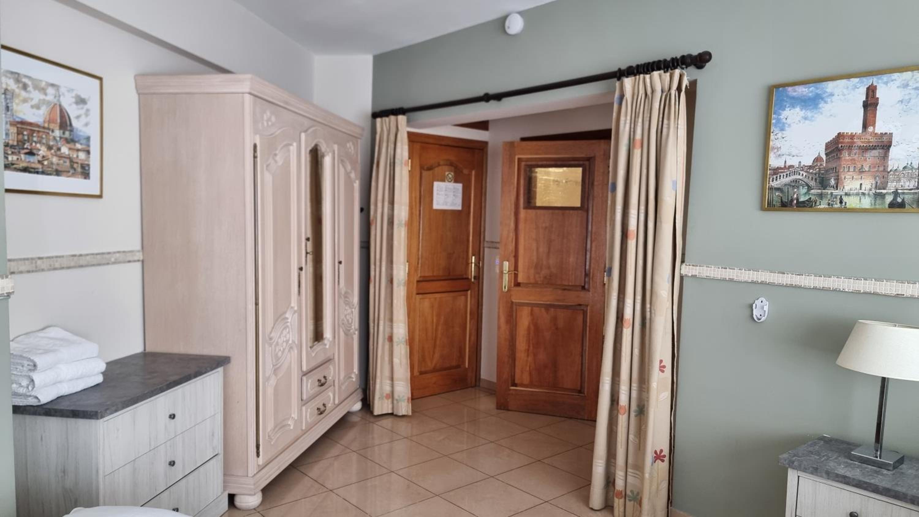 Studio Apartment photo 1