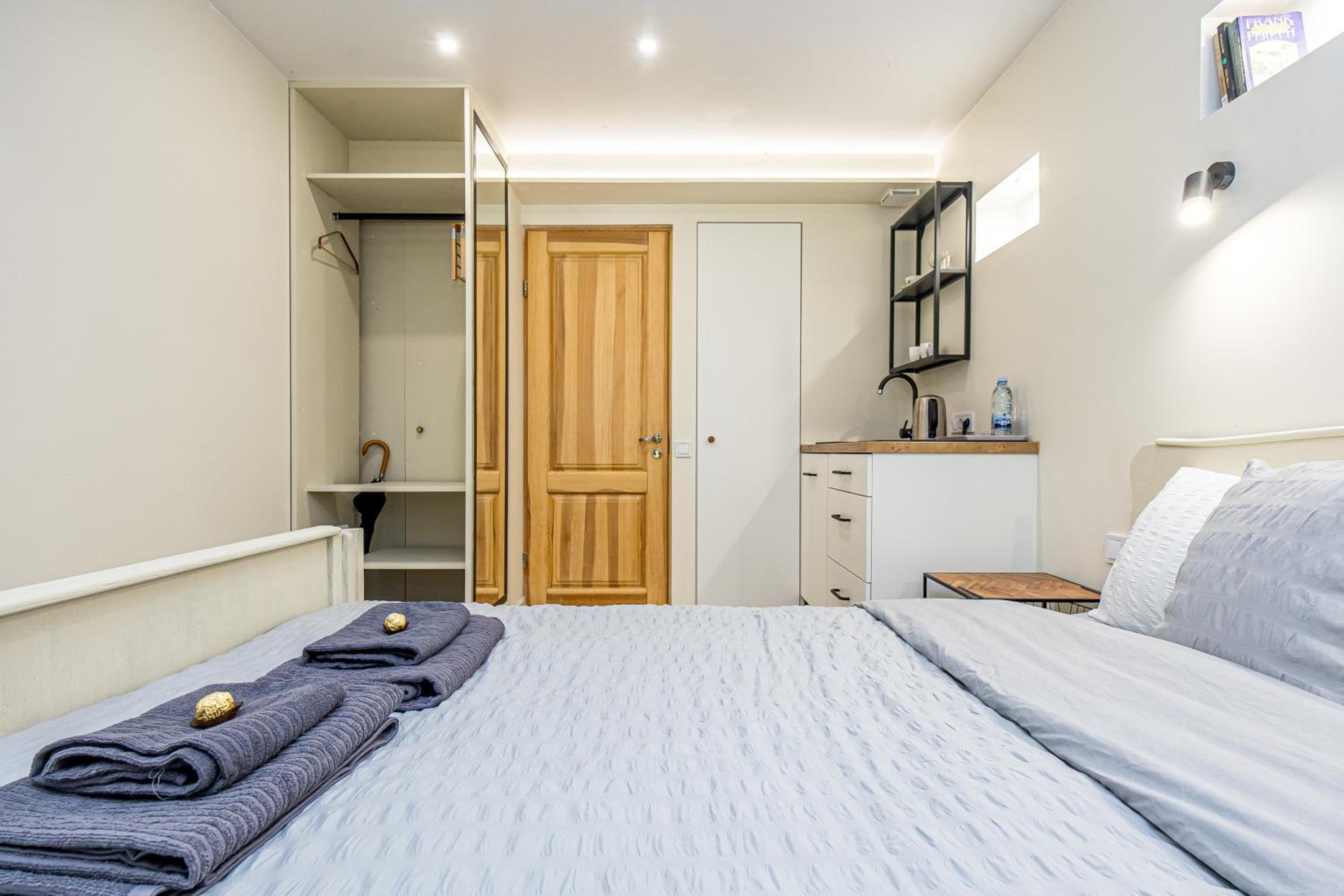 One-Bedroom Apartment photo 2