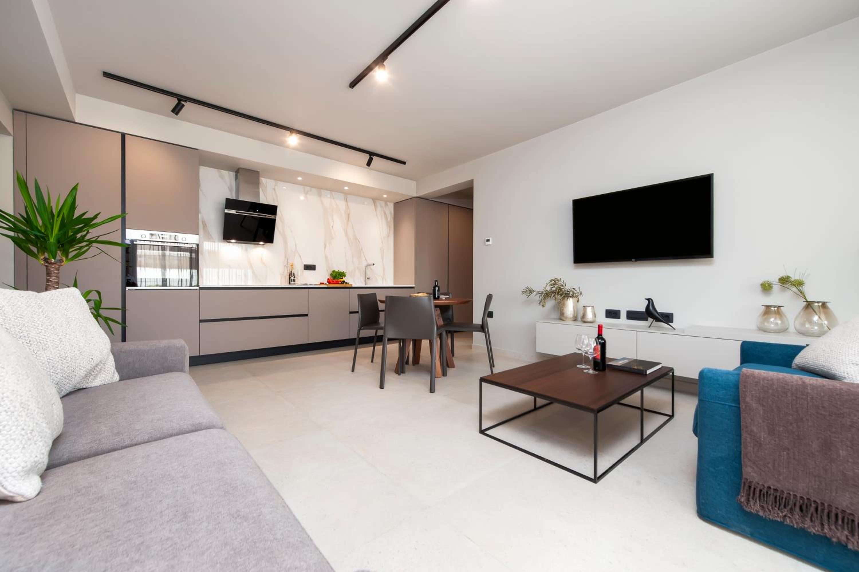 Deluxe One-Bedroom Apartment with Garden View photo 3