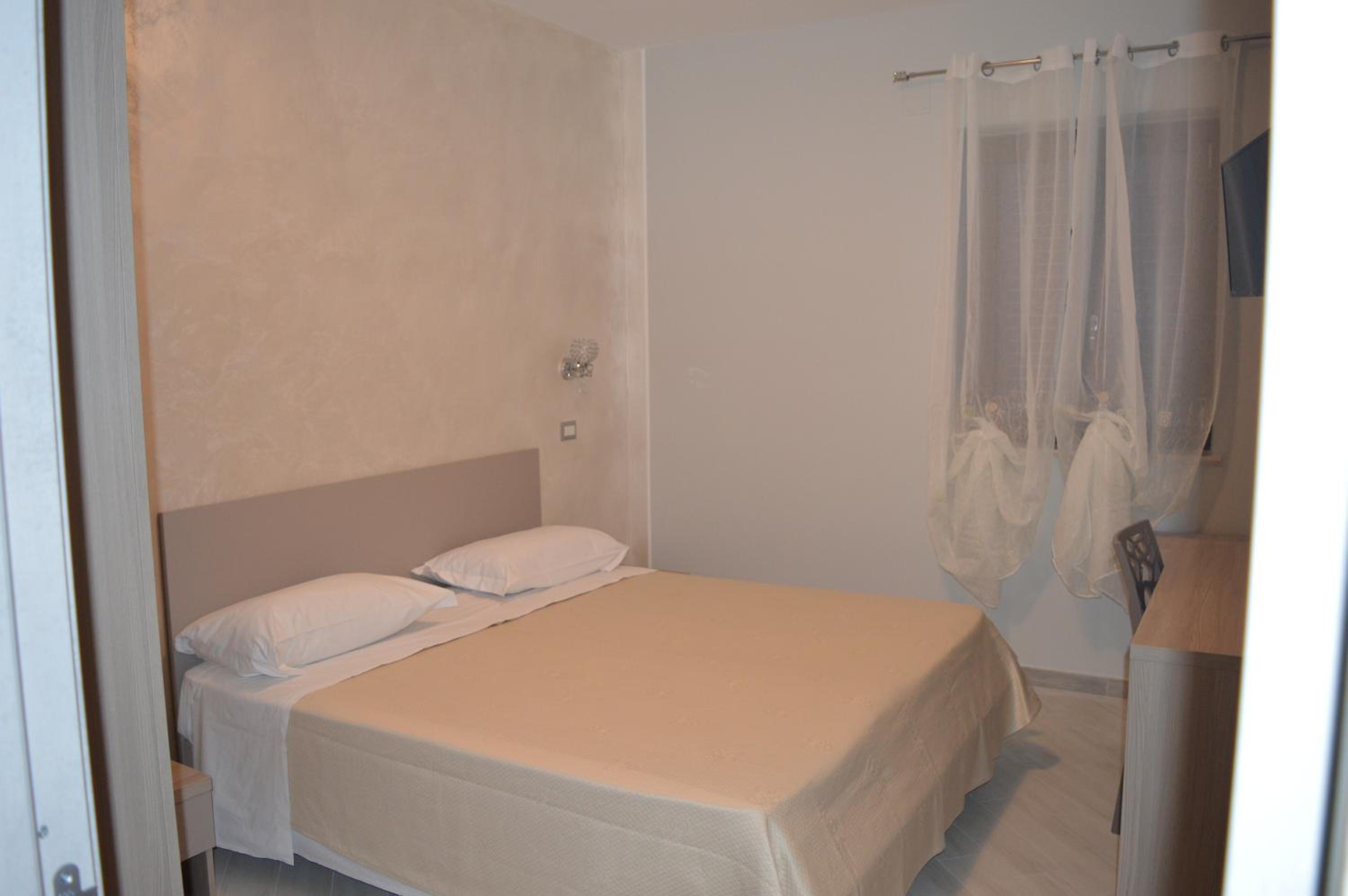 Deluxe Double or Twin Room - Photo 2