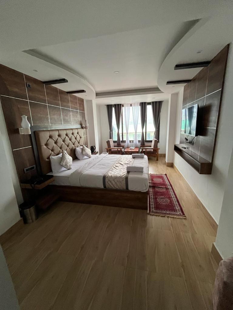 Deluxe King Room
