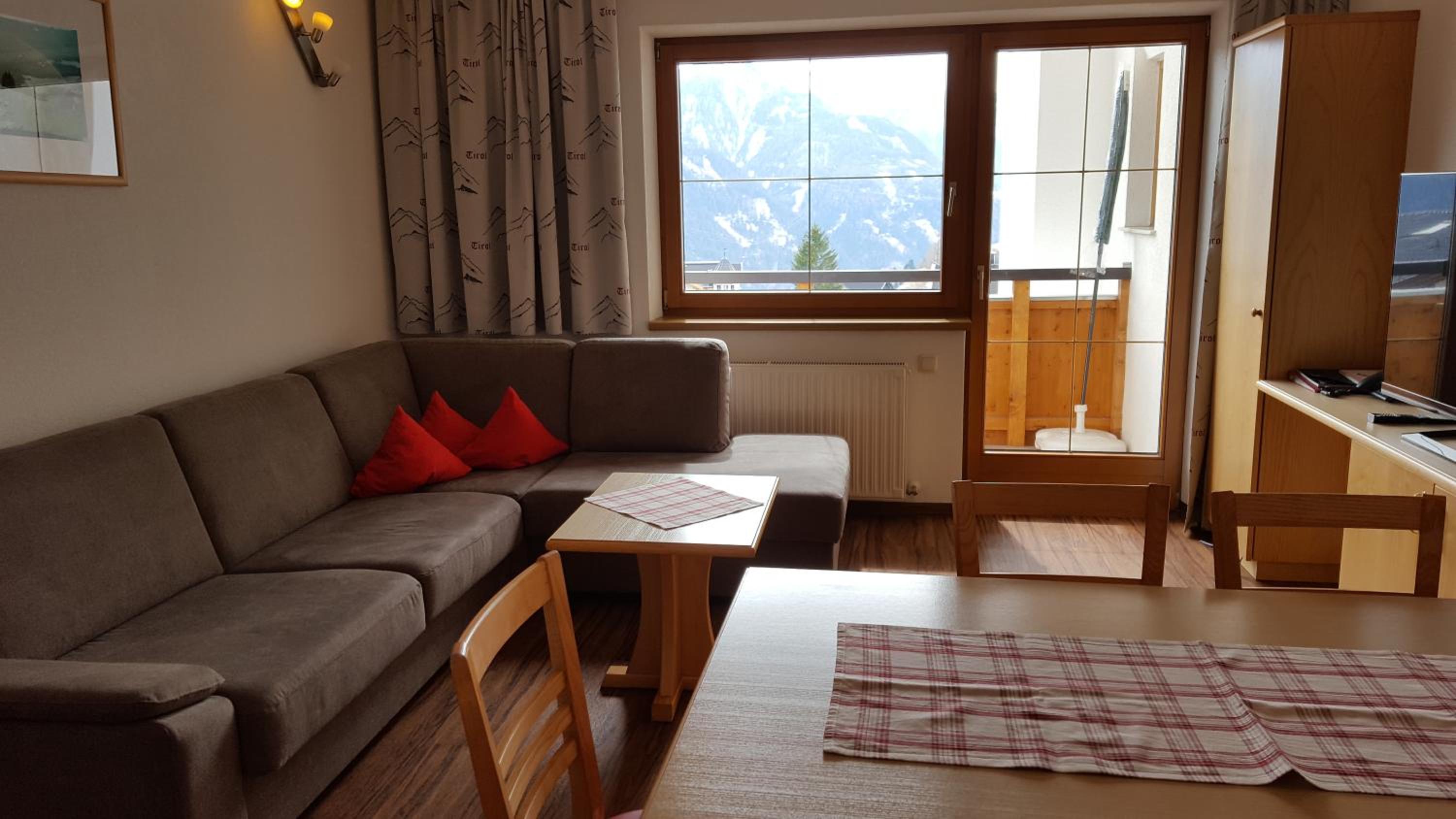 Comfort Two Bedroom Apartment with Balcony photo 2