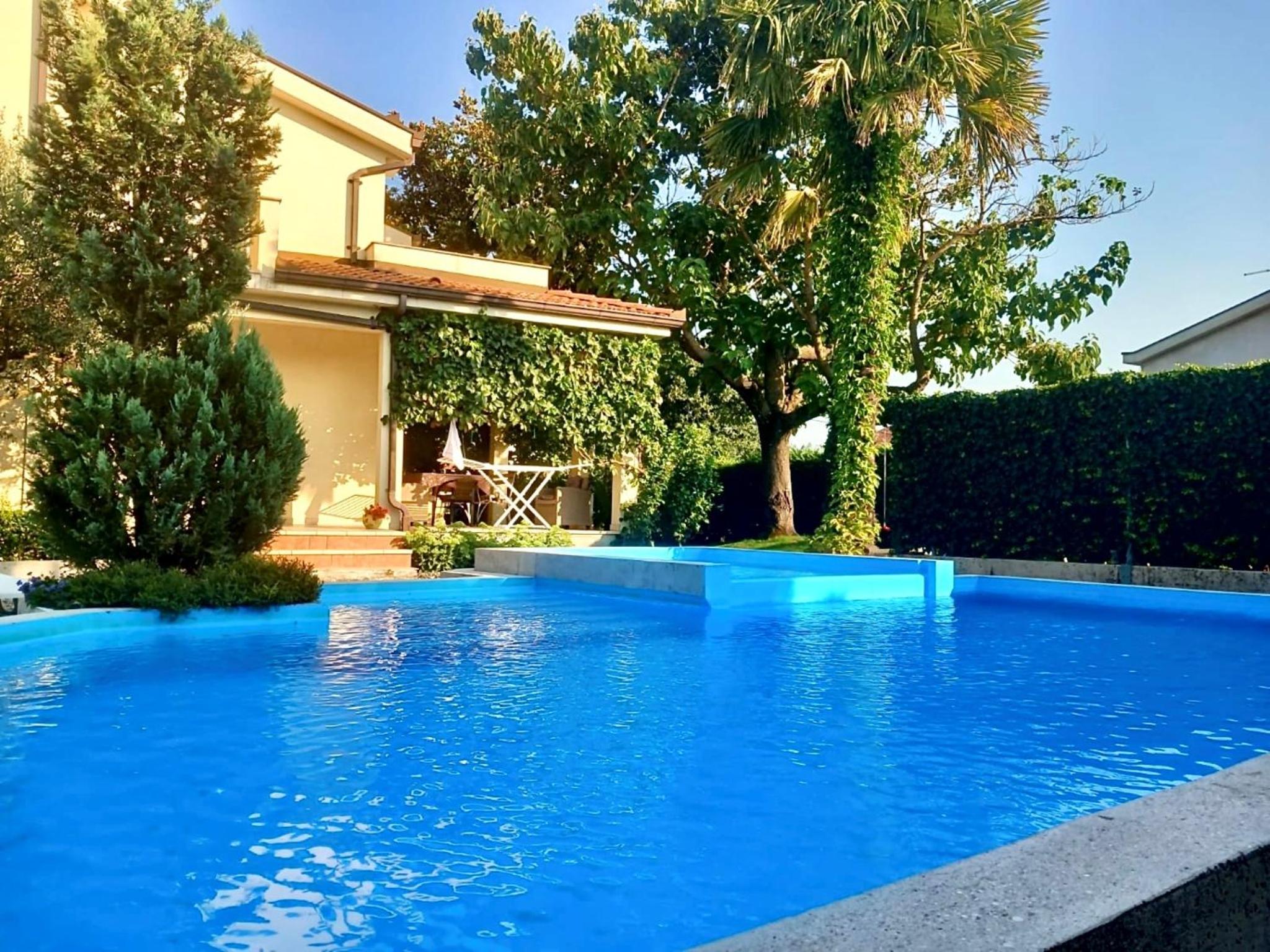 Villa with Swimming Pool