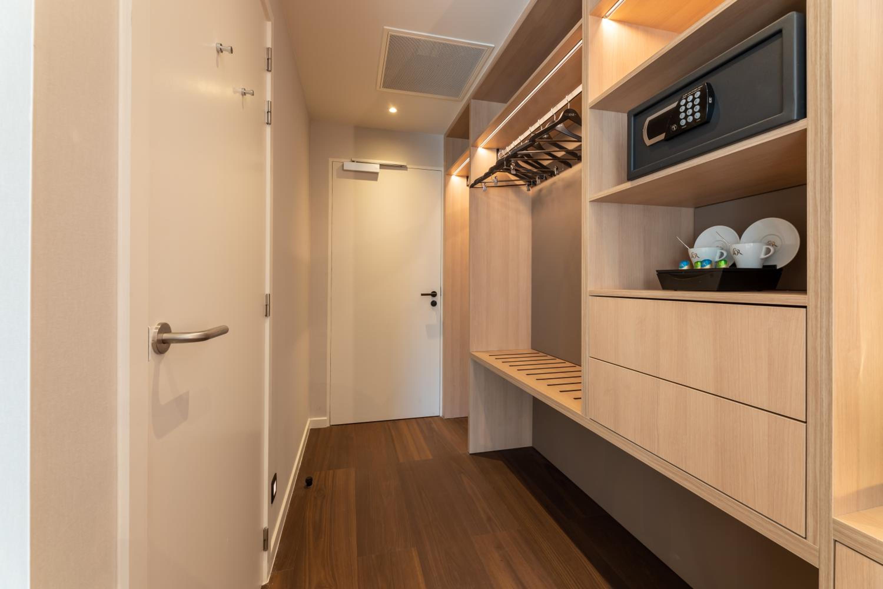 Deluxe Triple Room - Photo 6