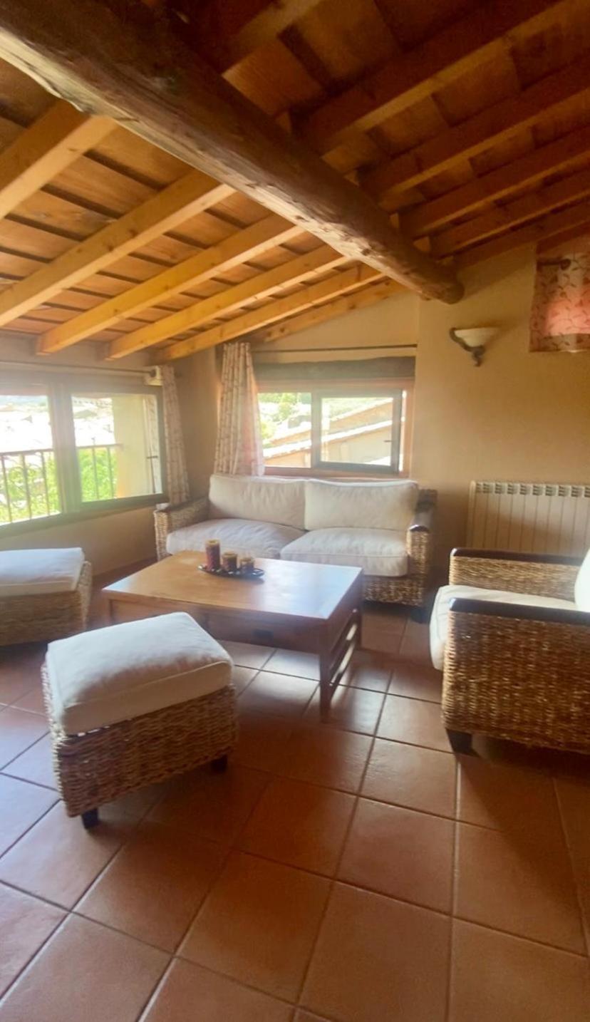 Apartamento de lujo de dos habitaciones con balcón