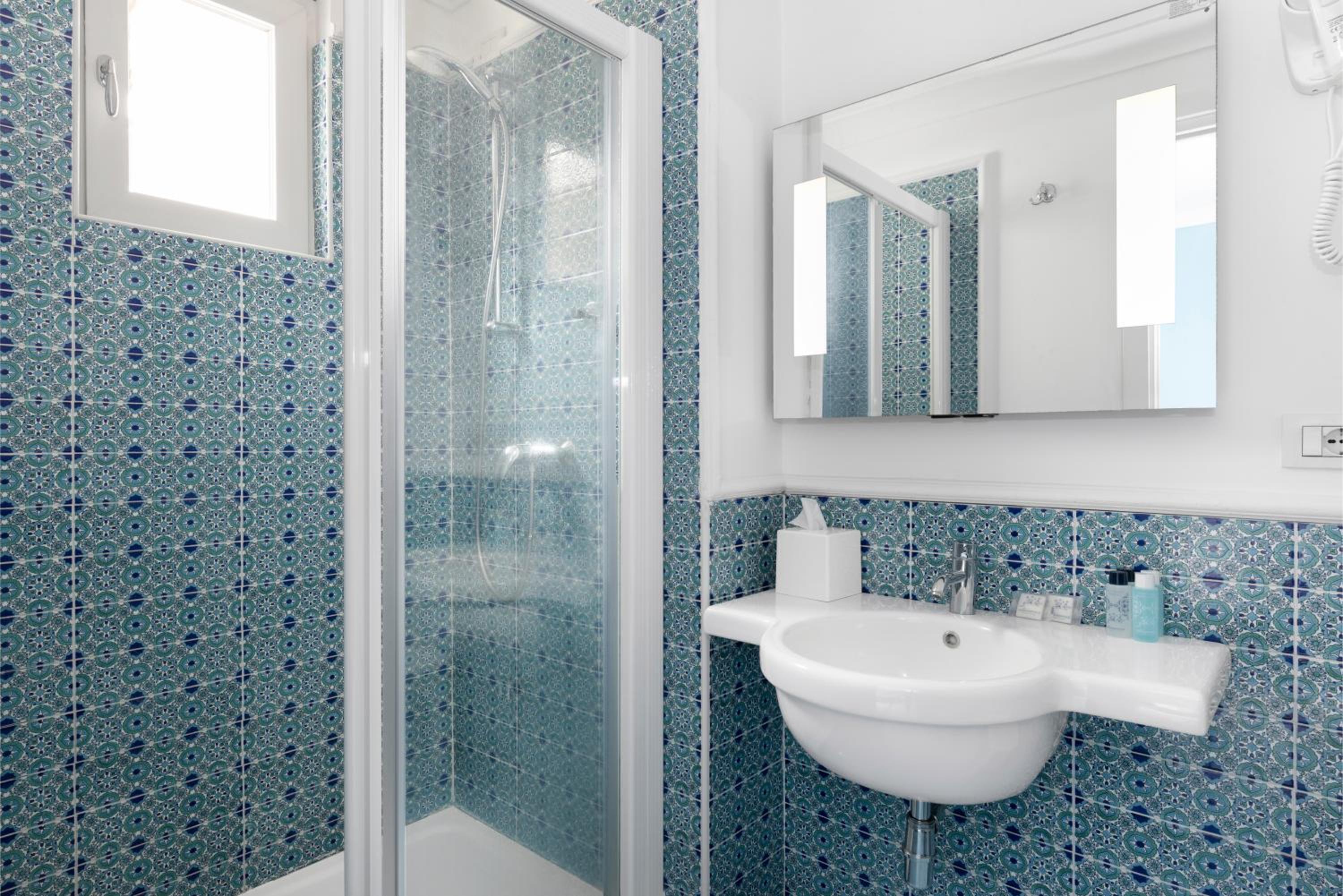 Superior Double or Twin Room with City View photo 3