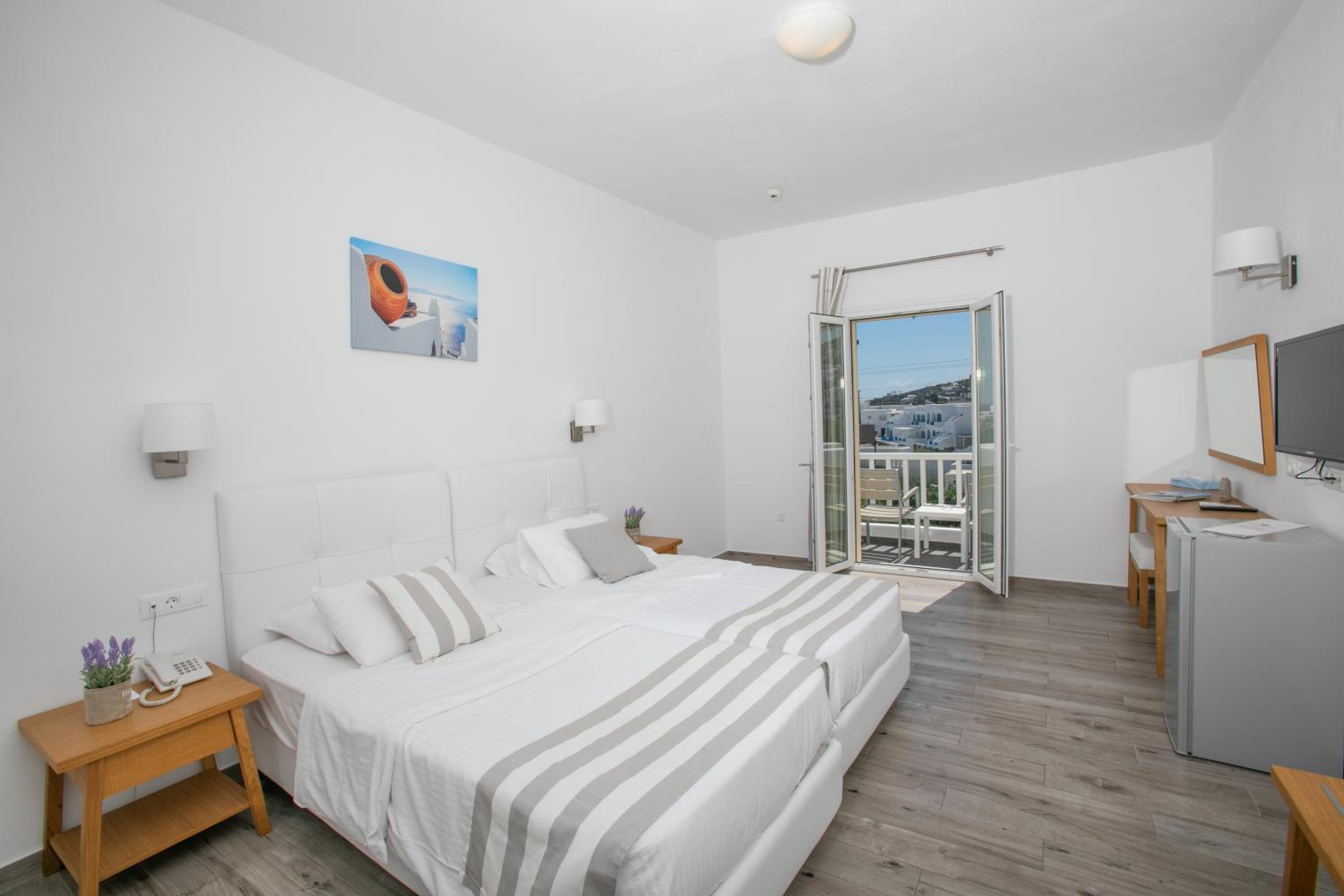 Double or Twin Room with Side Sea View - Photo 1