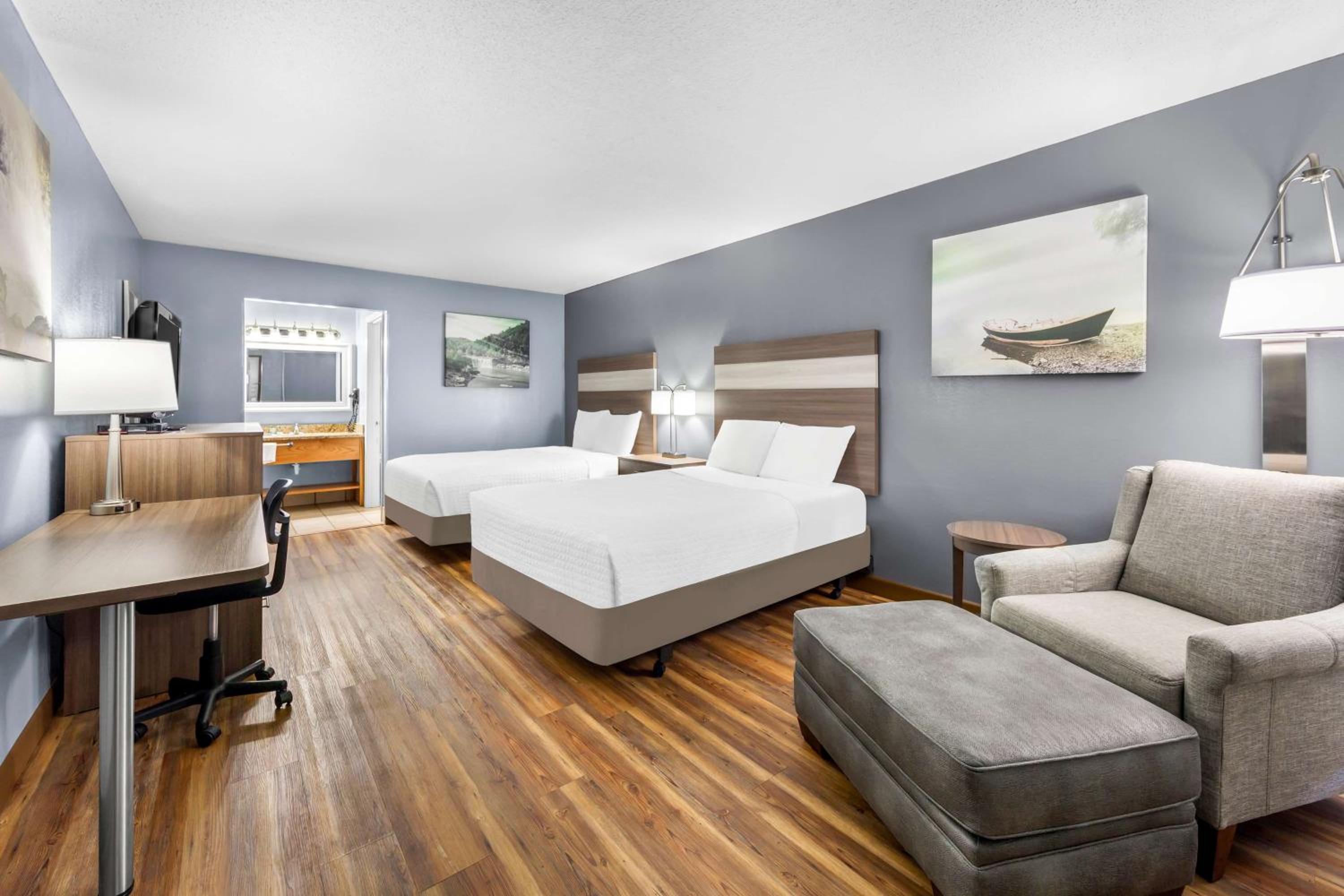 Double Room With Two Double Beds - Non-Smoking photo 3