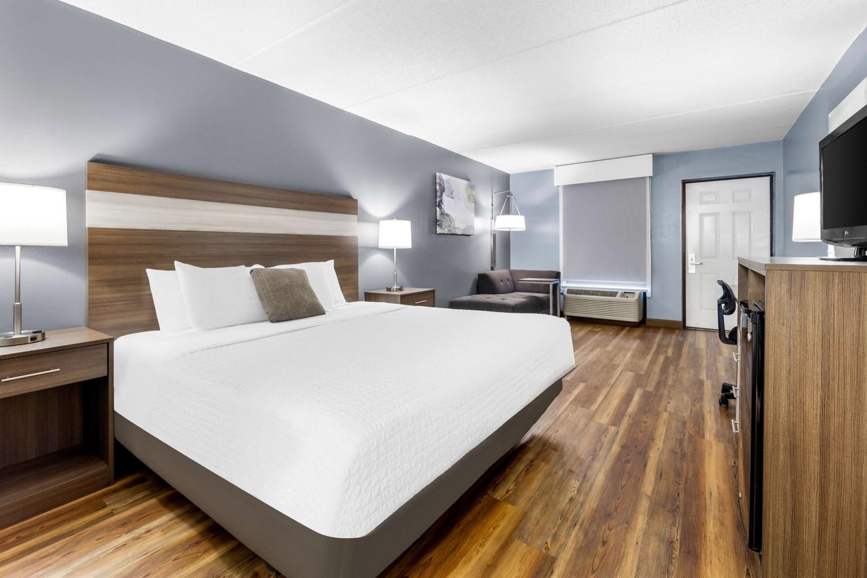 King Room - Non-Smoking photo 1