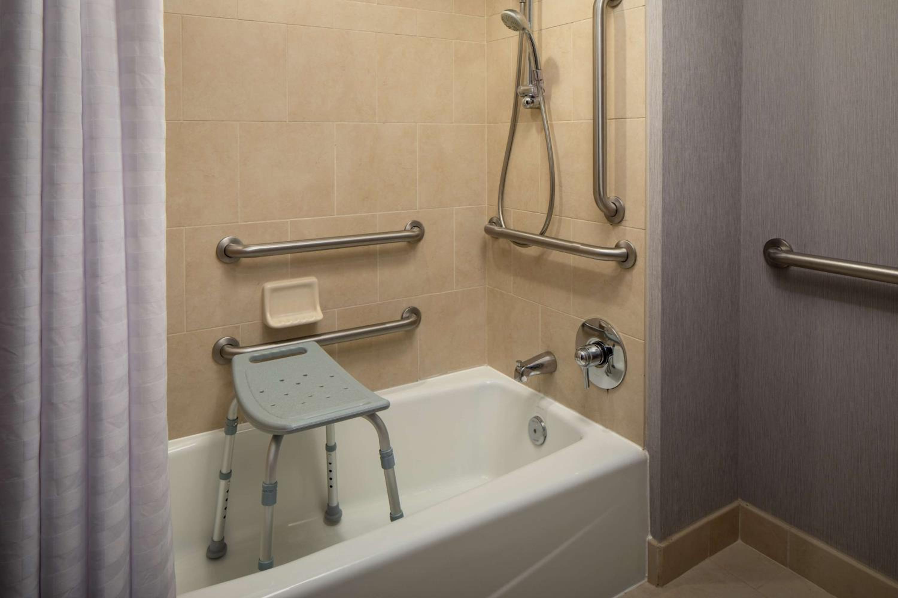 King Room with Sofa Bed and Accessible Tub - Disability Access - Photo 4