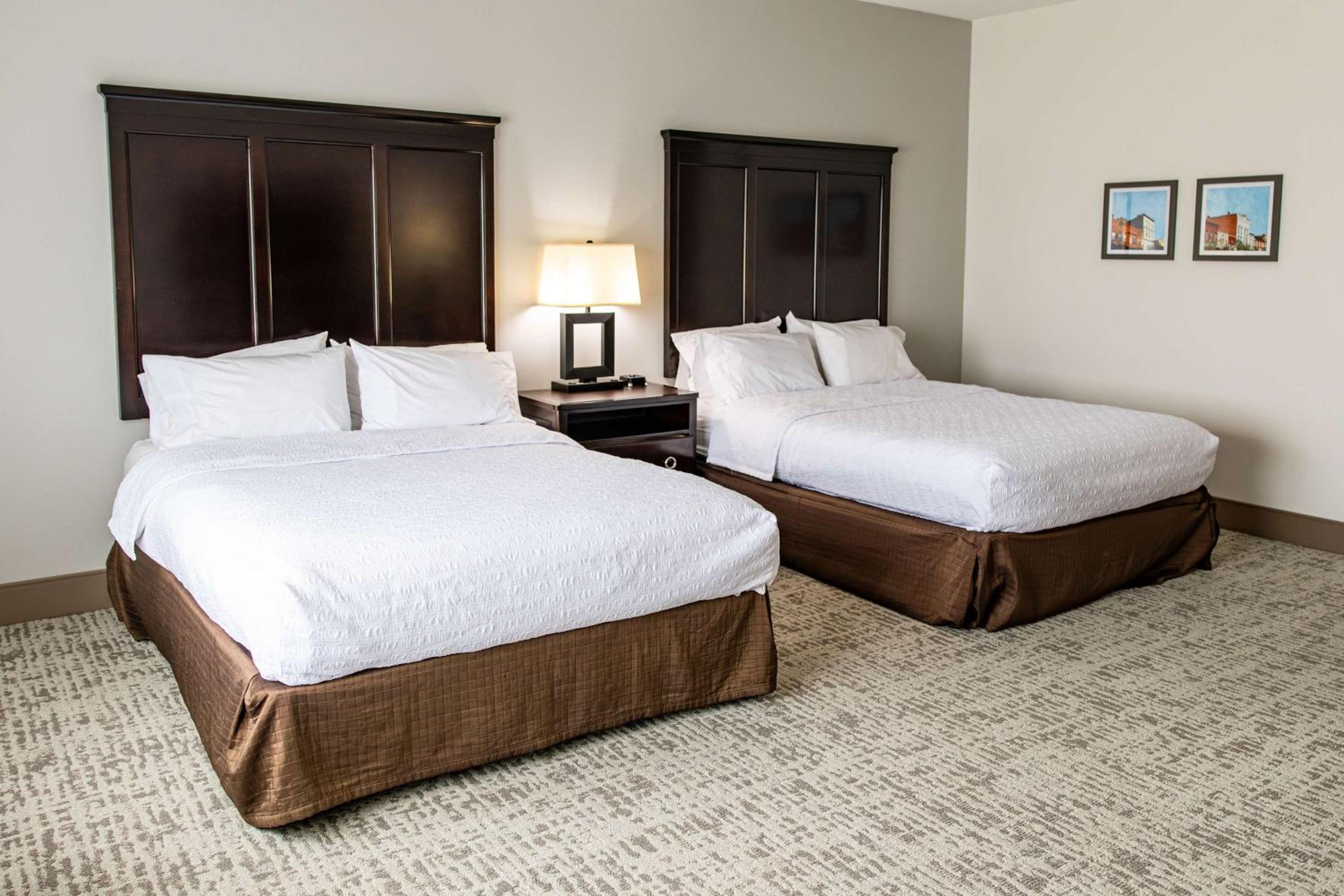 Queen Room with Two Queen Beds - Hearing Access/Non-Smoking - Photo 2