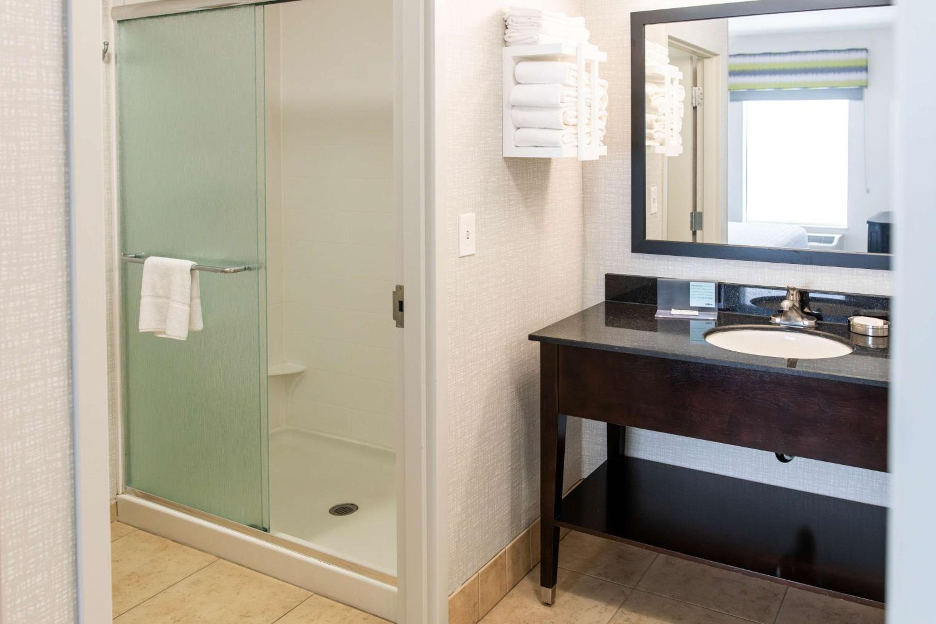 One-Bedroom King Suite - Non-Smoking - Photo 3