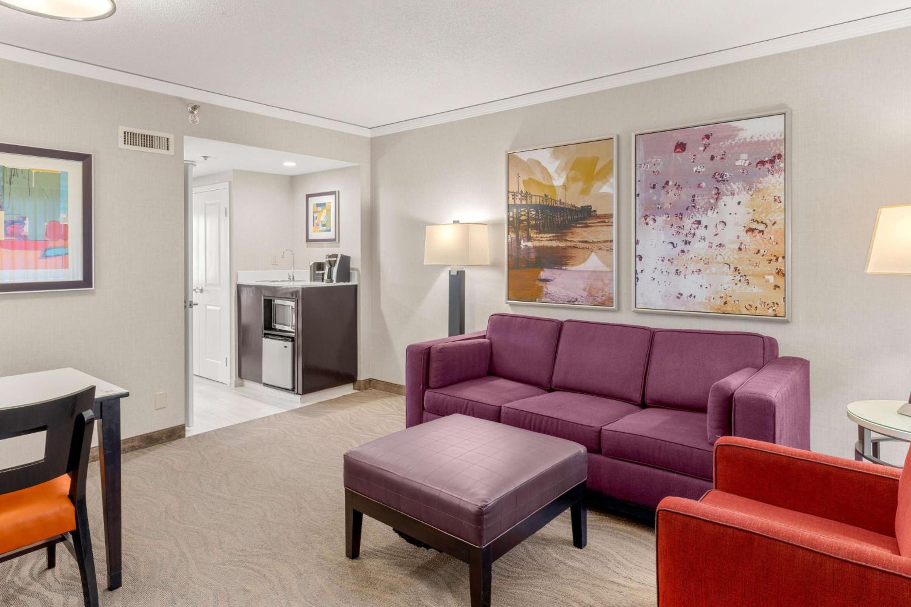 1 Bedroom Suite with King Bed - Non-Smoking - Photo 6