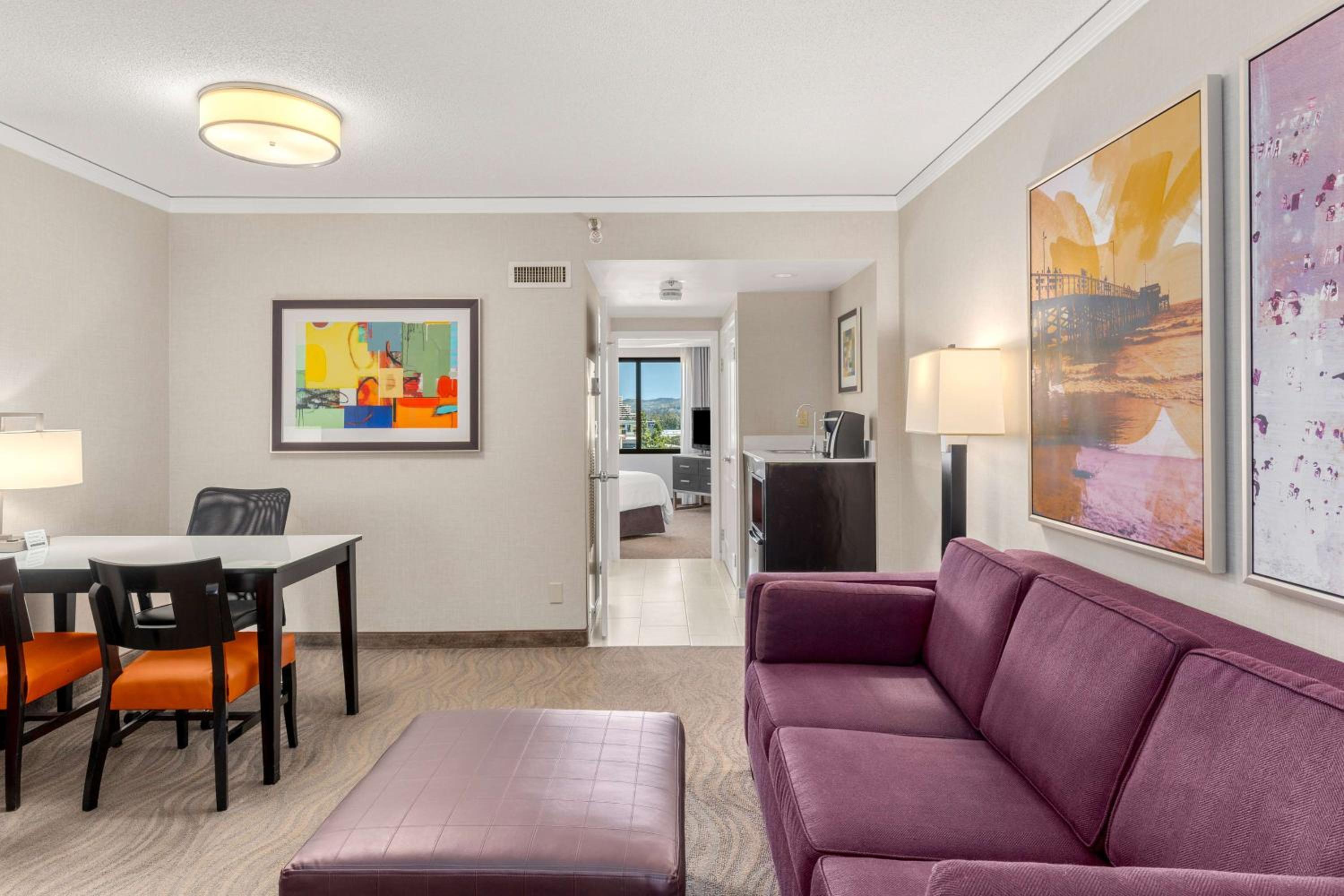 1 Bedroom Suite with King Bed - Non-Smoking - Photo 2