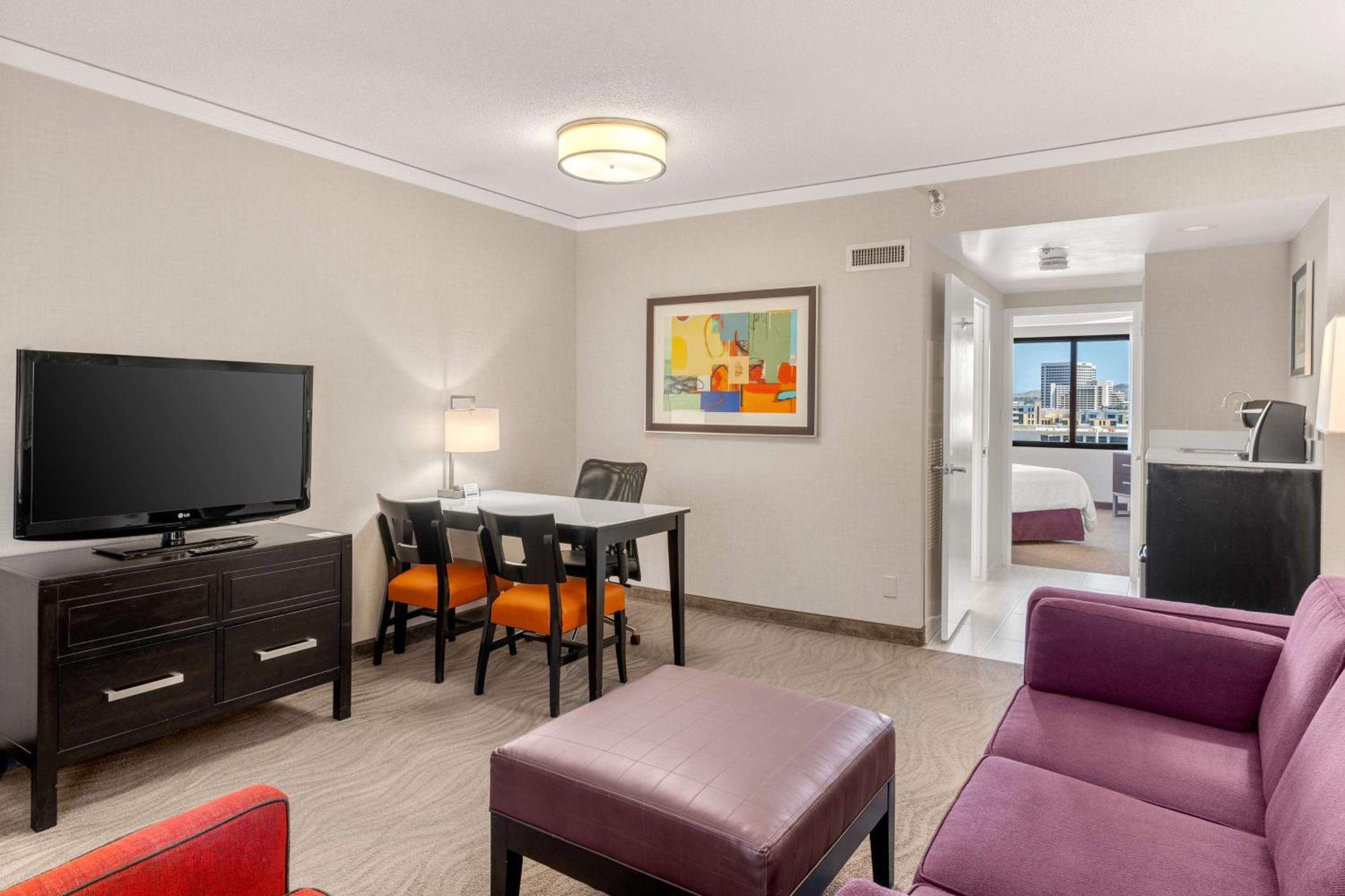 1 Bedroom Suite with King Bed - Non-Smoking - Photo 7