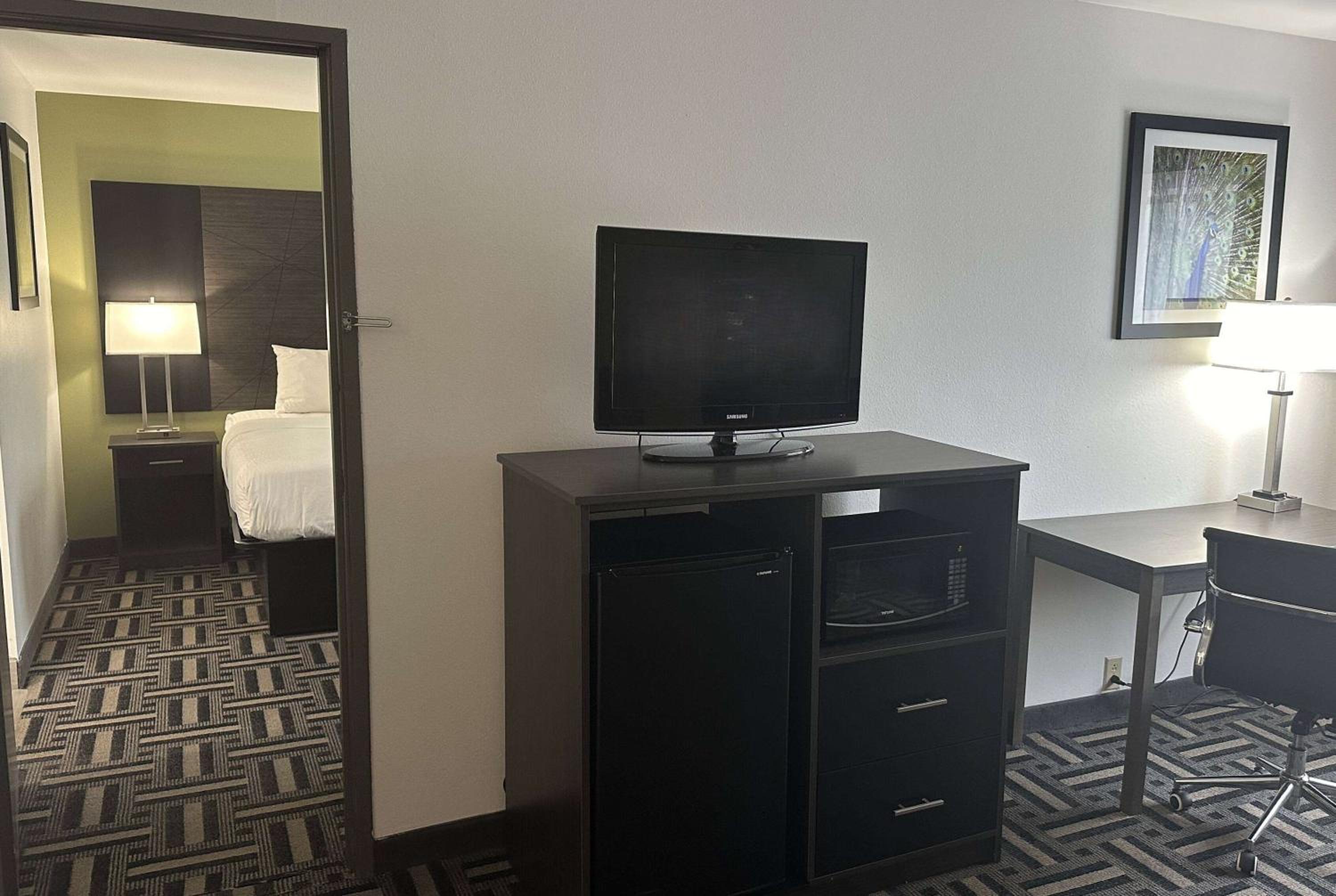 One-Bedroom King Suite - Non-Smoking - Photo 1
